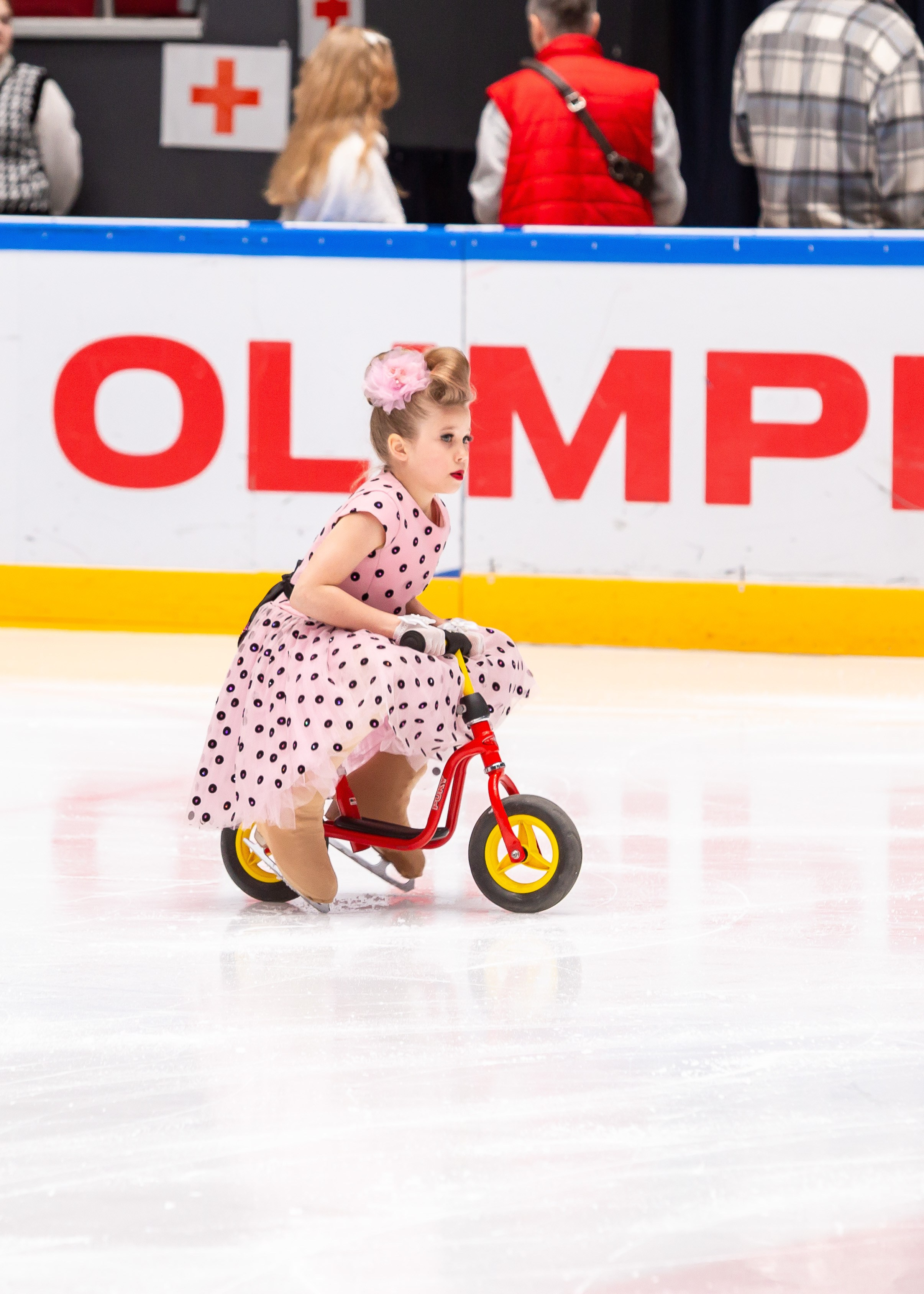 VII Ежегодный фестиваль массовых танцев на льду и фигурного катания «Петровский лёд» Санкт-Петербург 2024. Репортажный фотограф в Москве