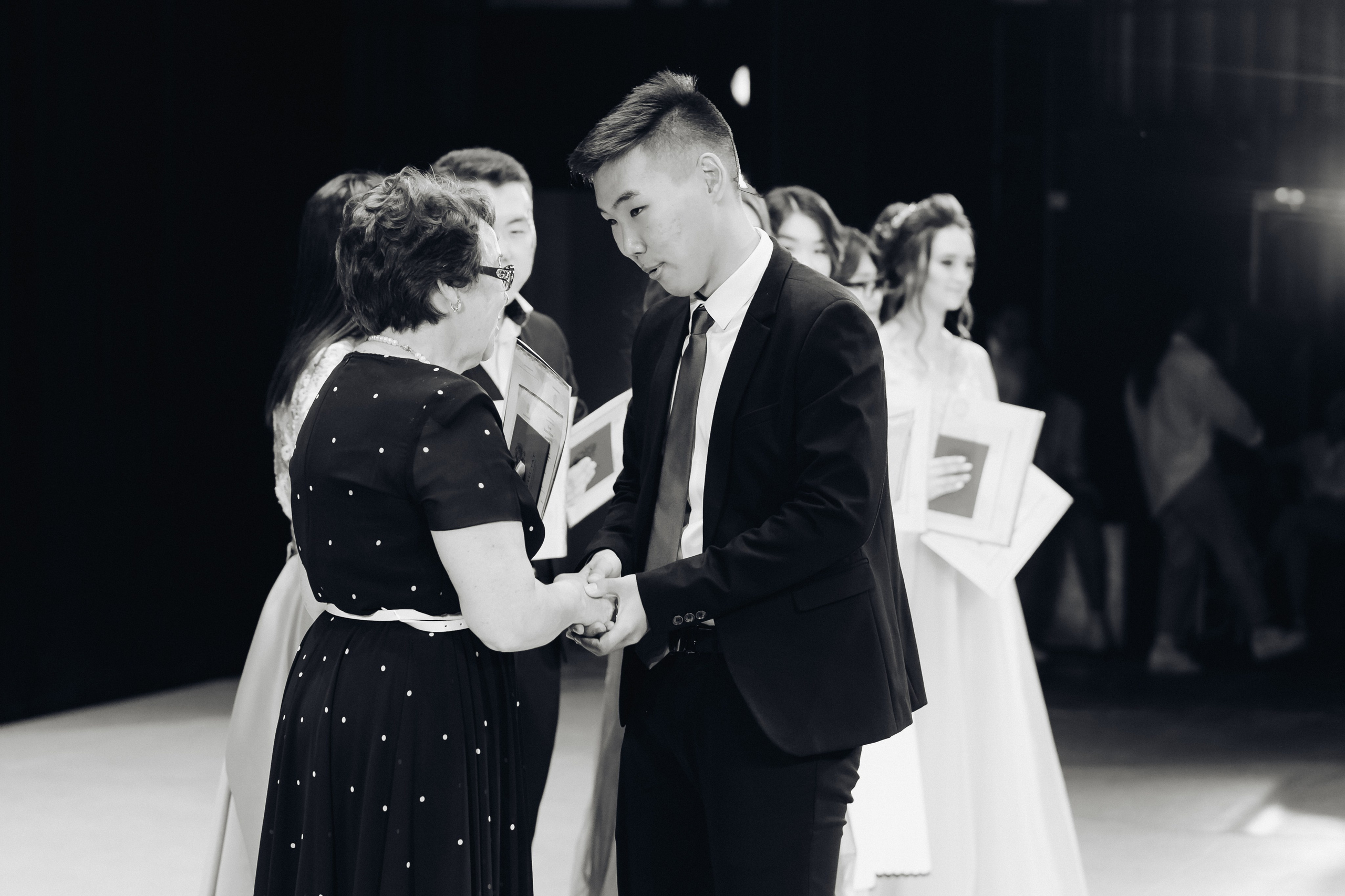 Вручение аттестатов 14 Гимназия. Свадебный и семейный фотограф в Улан-Удэ