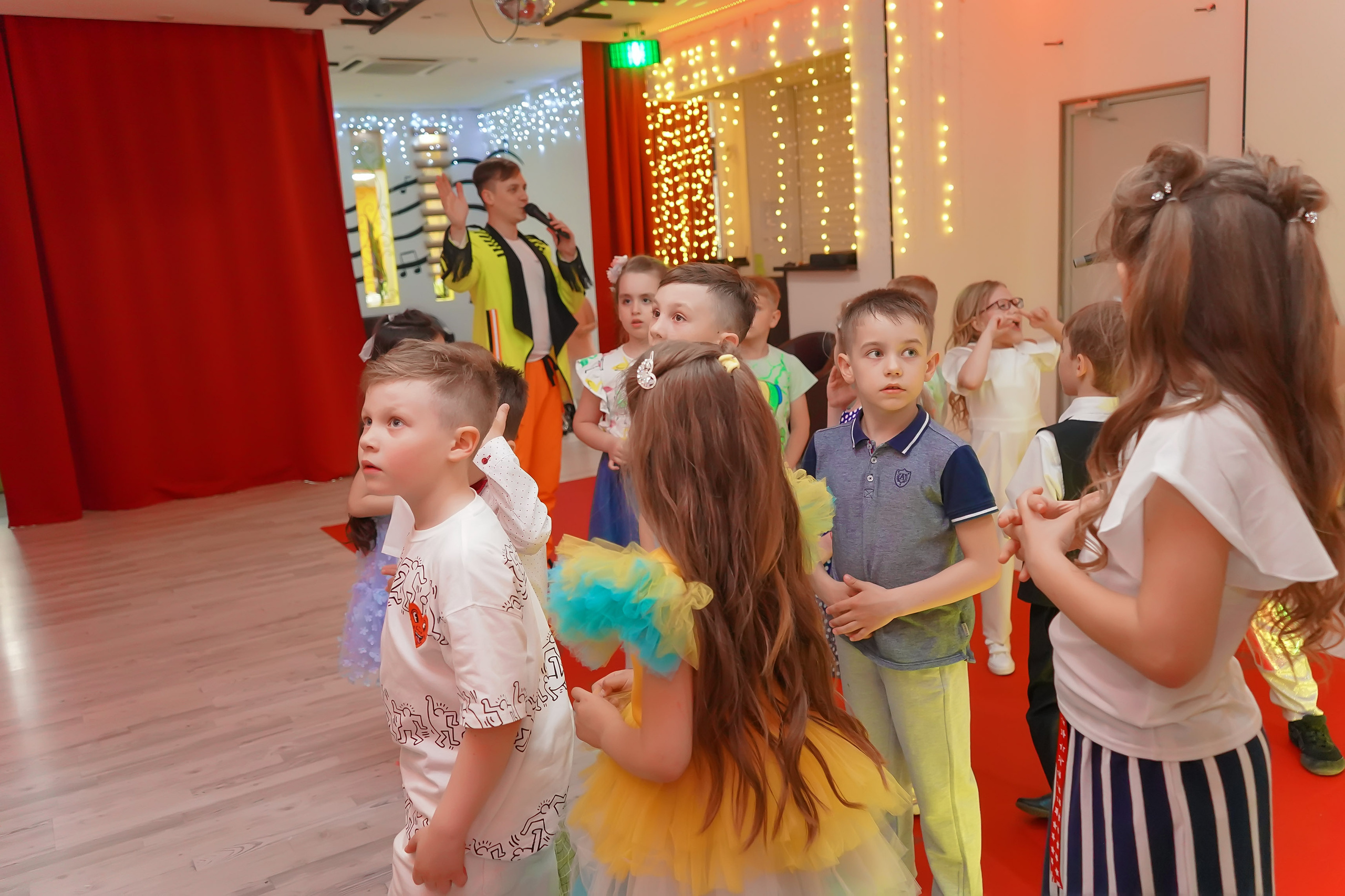 Фотосъемка видеосъёмка фотограф видеооператор новогодних утренников  в. Фотограф, видеооператор Нина Коршунова