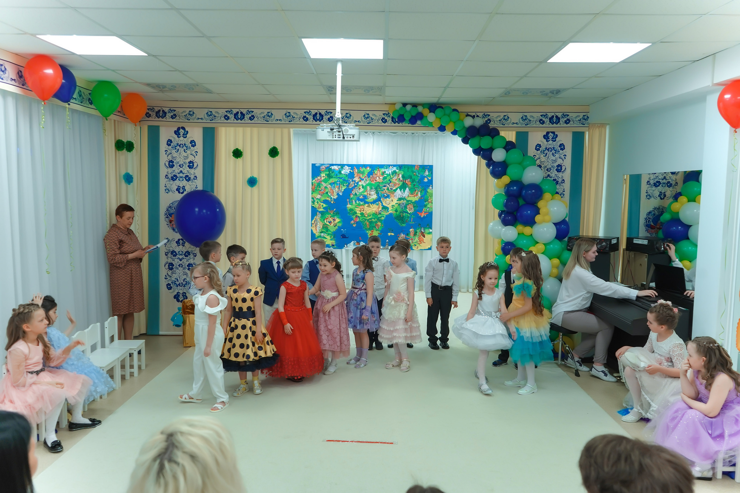 Фотосъемка видеосъёмка фотограф видеооператор новогодних утренников  в. Фотограф, видеооператор Нина Коршунова