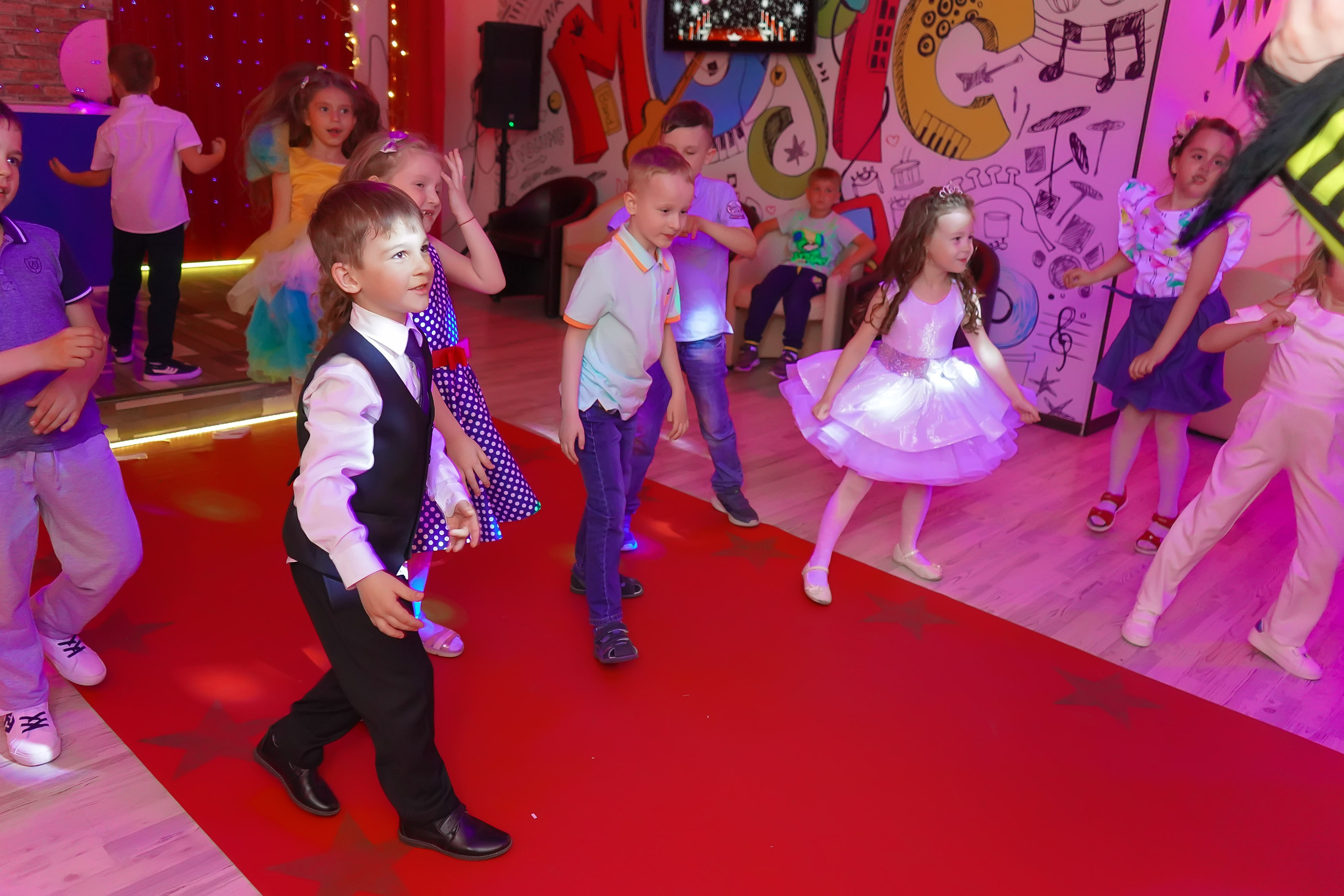 Фотосъемка видеосъёмка фотограф видеооператор новогодних утренников  в. Фотограф, видеооператор Нина Коршунова