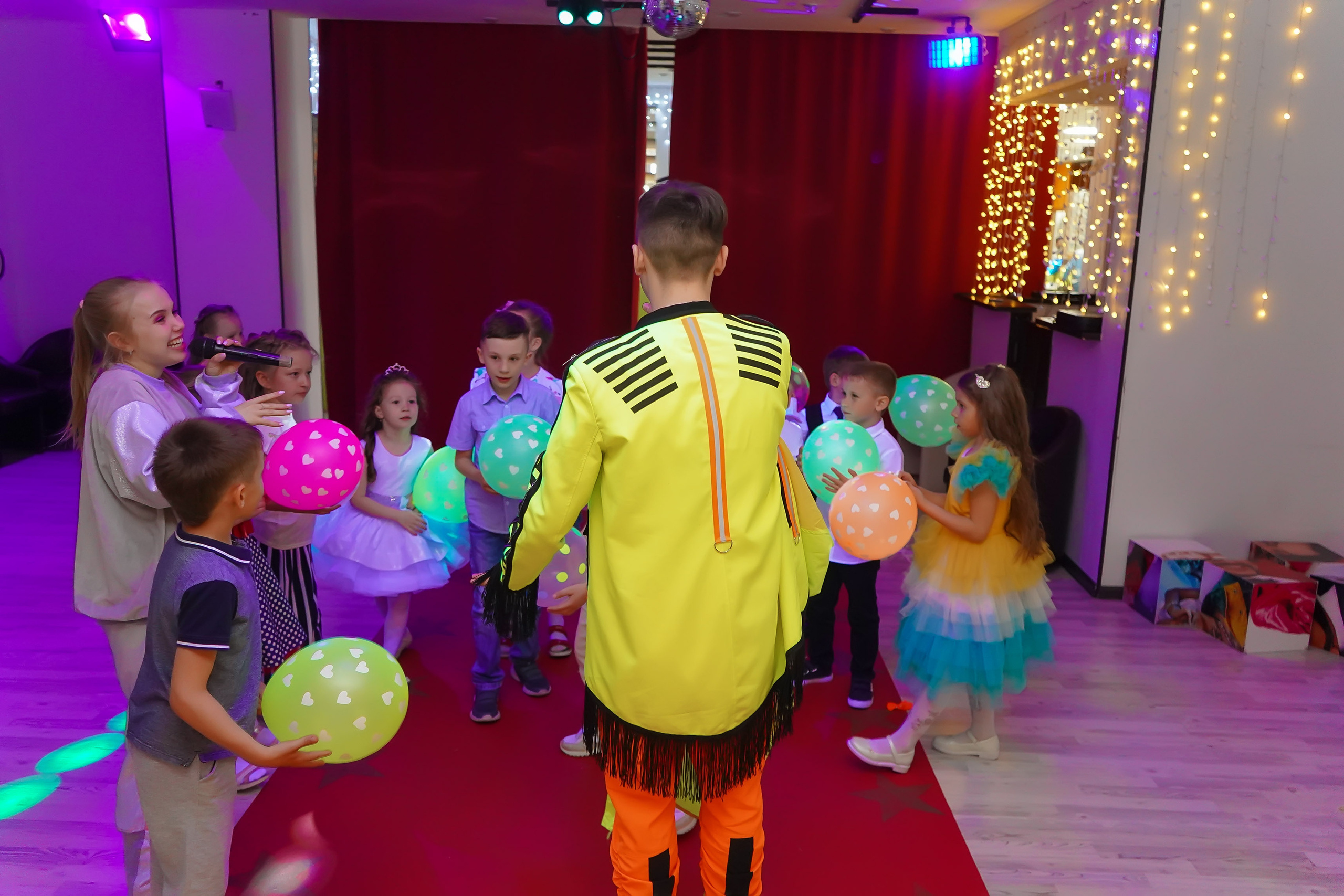 Фотосъемка видеосъёмка фотограф видеооператор новогодних утренников  в. Фотограф, видеооператор Нина Коршунова