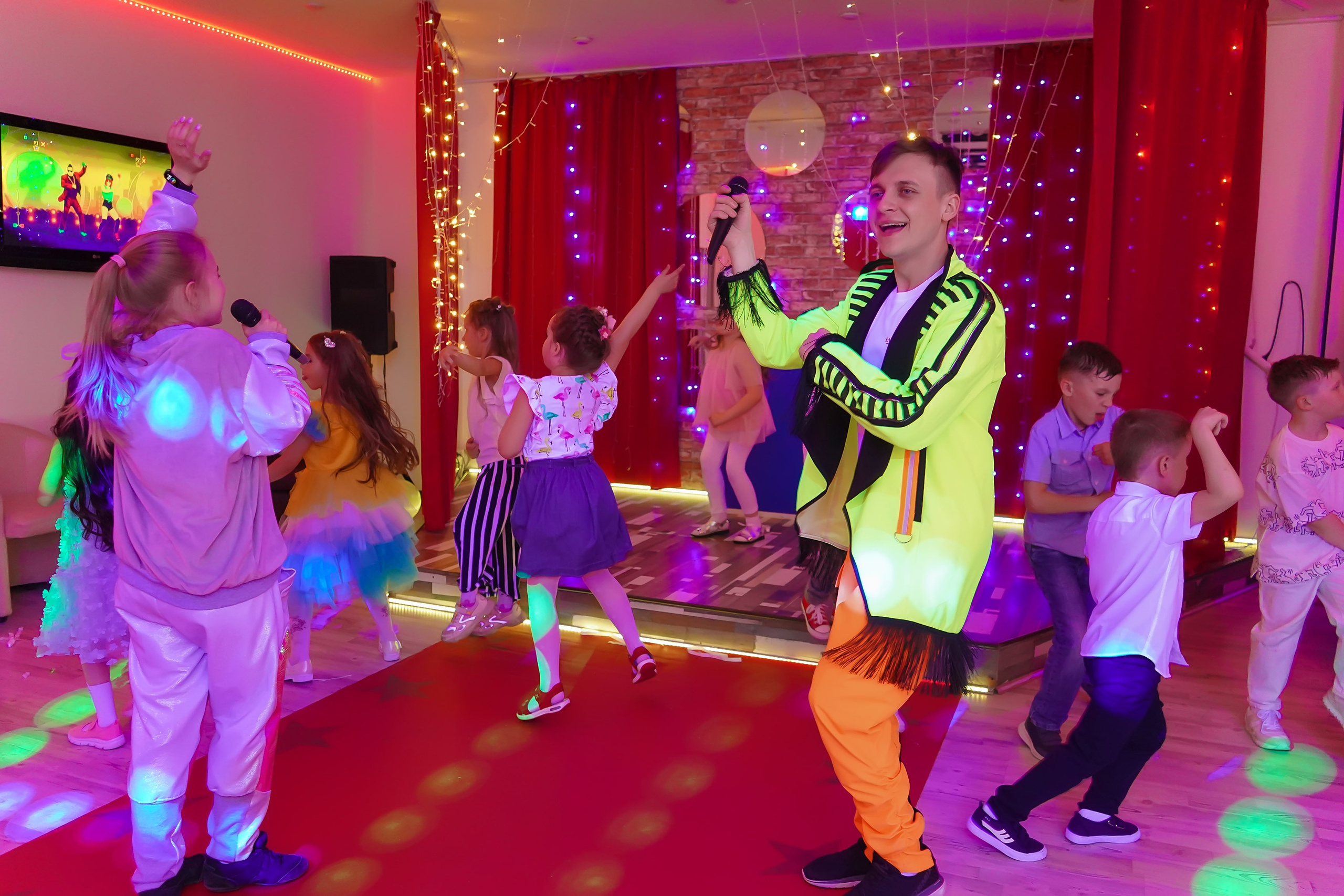 Фотосъемка видеосъёмка фотограф видеооператор новогодних утренников  в. Фотограф, видеооператор Нина Коршунова