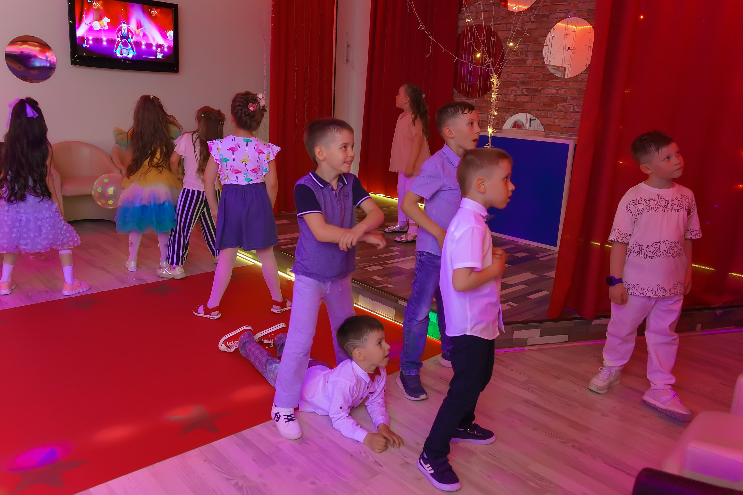 Фотосъемка видеосъёмка фотограф видеооператор новогодних утренников  в. Фотограф, видеооператор Нина Коршунова