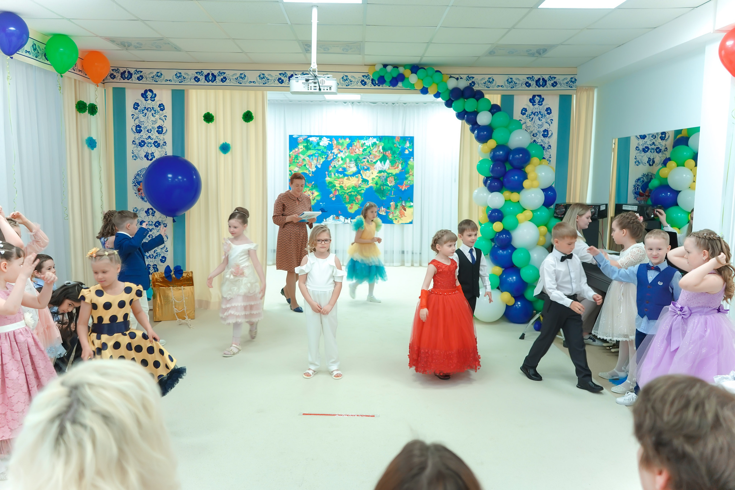 Фотосъемка видеосъёмка фотограф видеооператор новогодних утренников  в. Фотограф, видеооператор Нина Коршунова