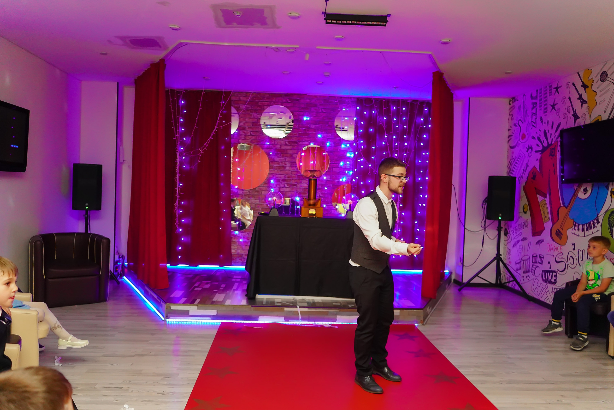 Фотосъемка видеосъёмка фотограф видеооператор новогодних утренников  в. Фотограф, видеооператор Нина Коршунова