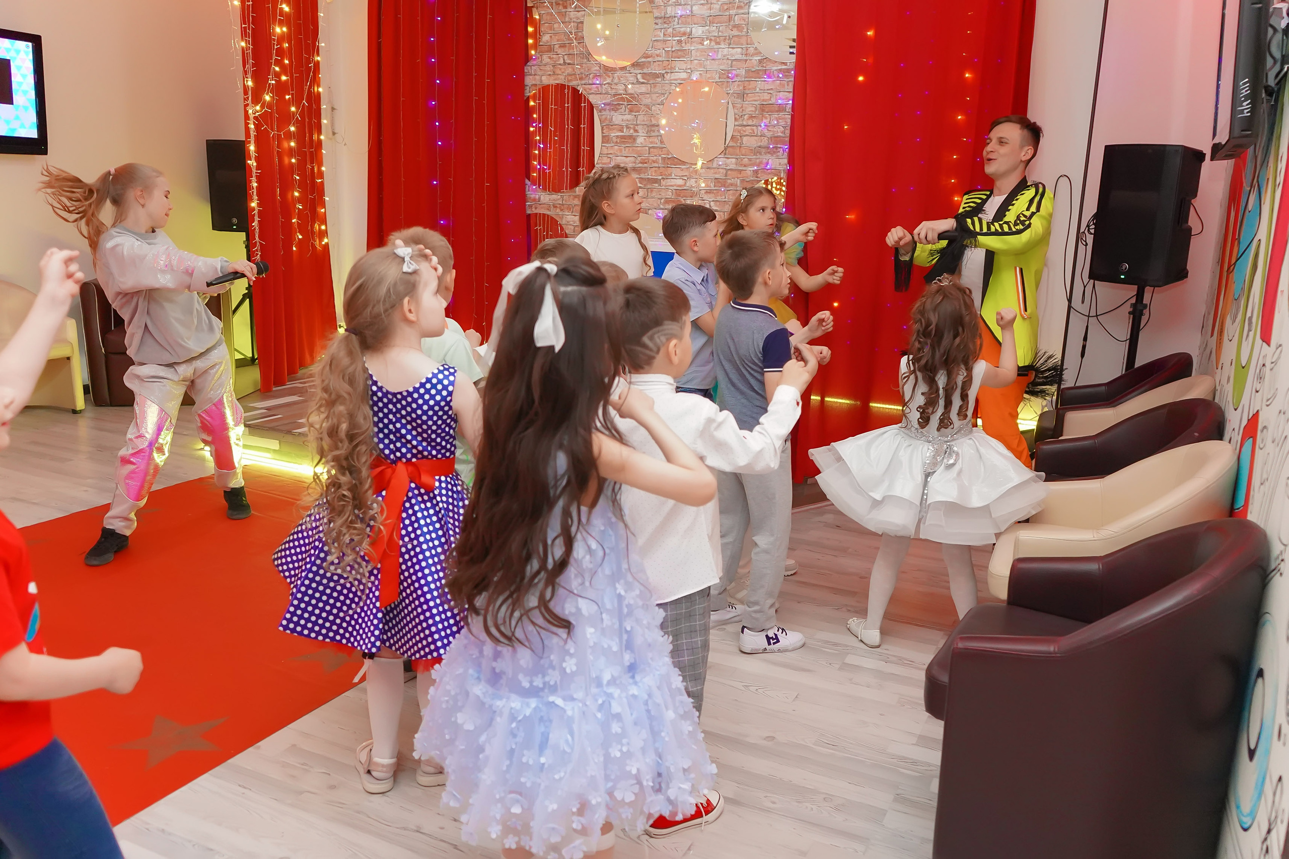 Фотосъемка видеосъёмка фотограф видеооператор новогодних утренников  в. Фотограф, видеооператор Нина Коршунова