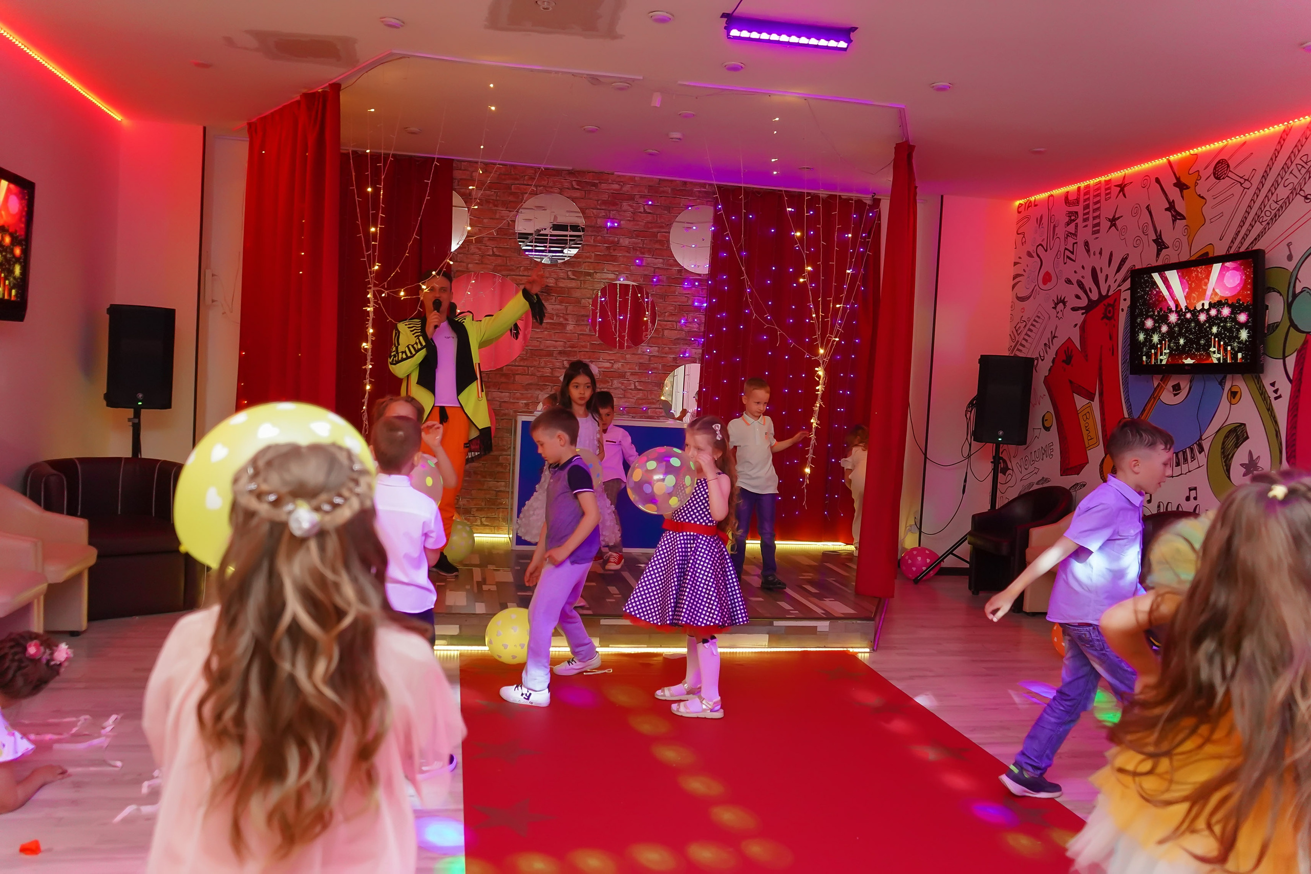 Фотосъемка видеосъёмка фотограф видеооператор новогодних утренников  в. Фотограф, видеооператор Нина Коршунова