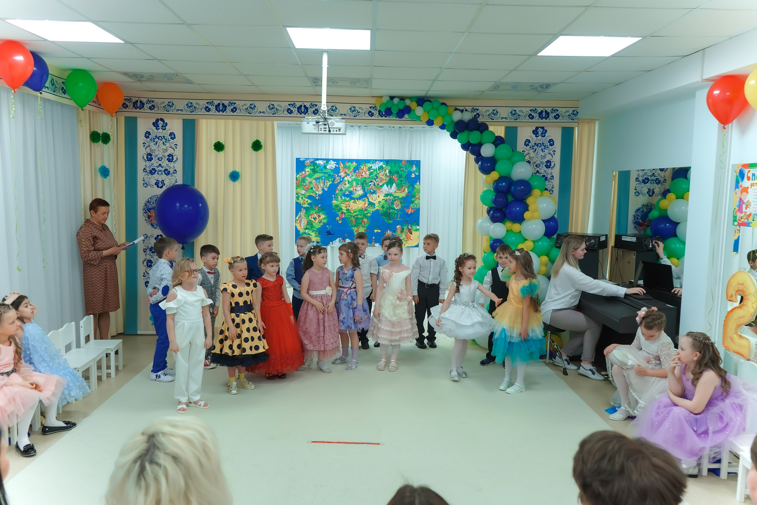 Фотосъемка видеосъёмка фотограф видеооператор новогодних утренников  в. Фотограф, видеооператор Нина Коршунова