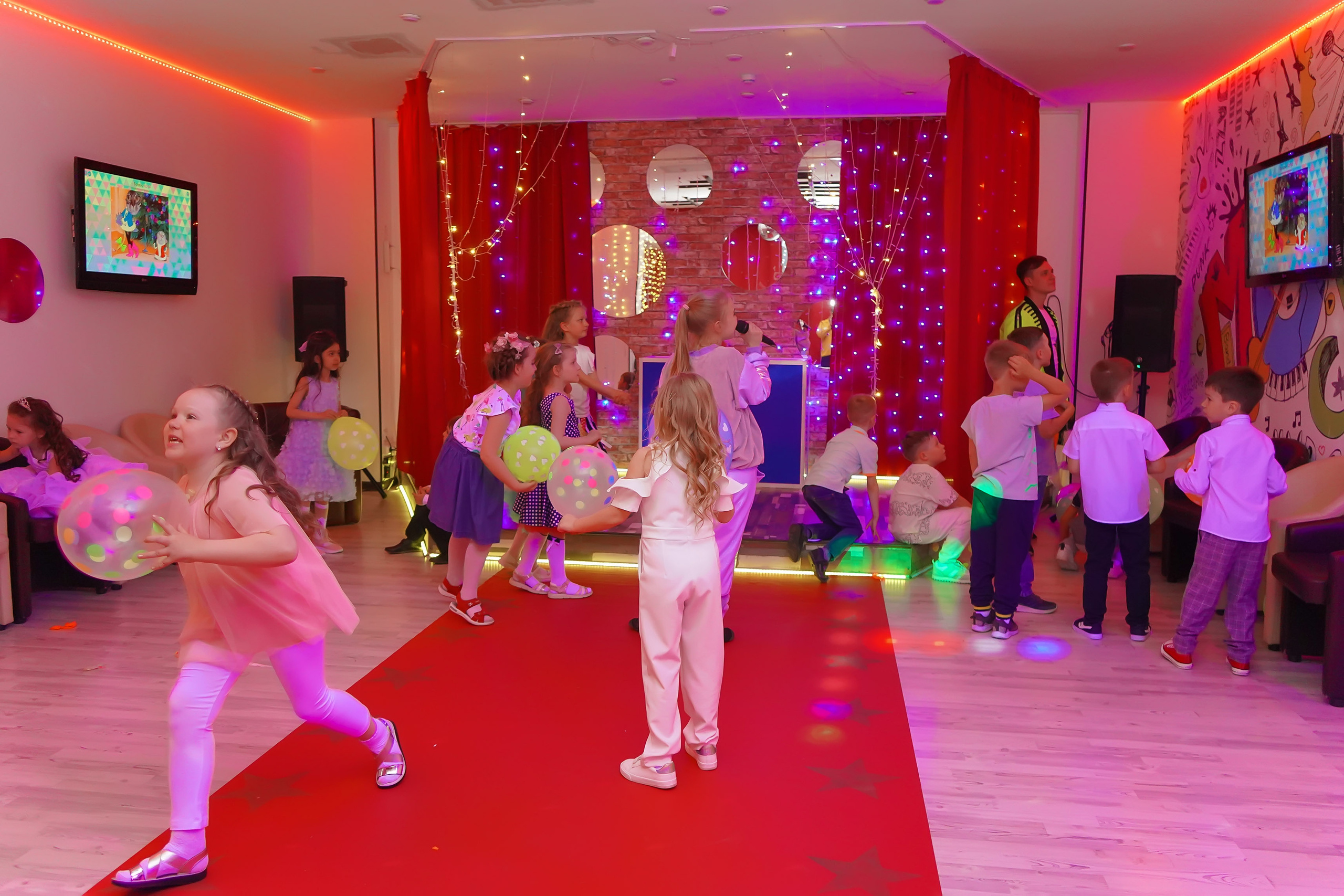 Фотосъемка видеосъёмка фотограф видеооператор новогодних утренников  в. Фотограф, видеооператор Нина Коршунова