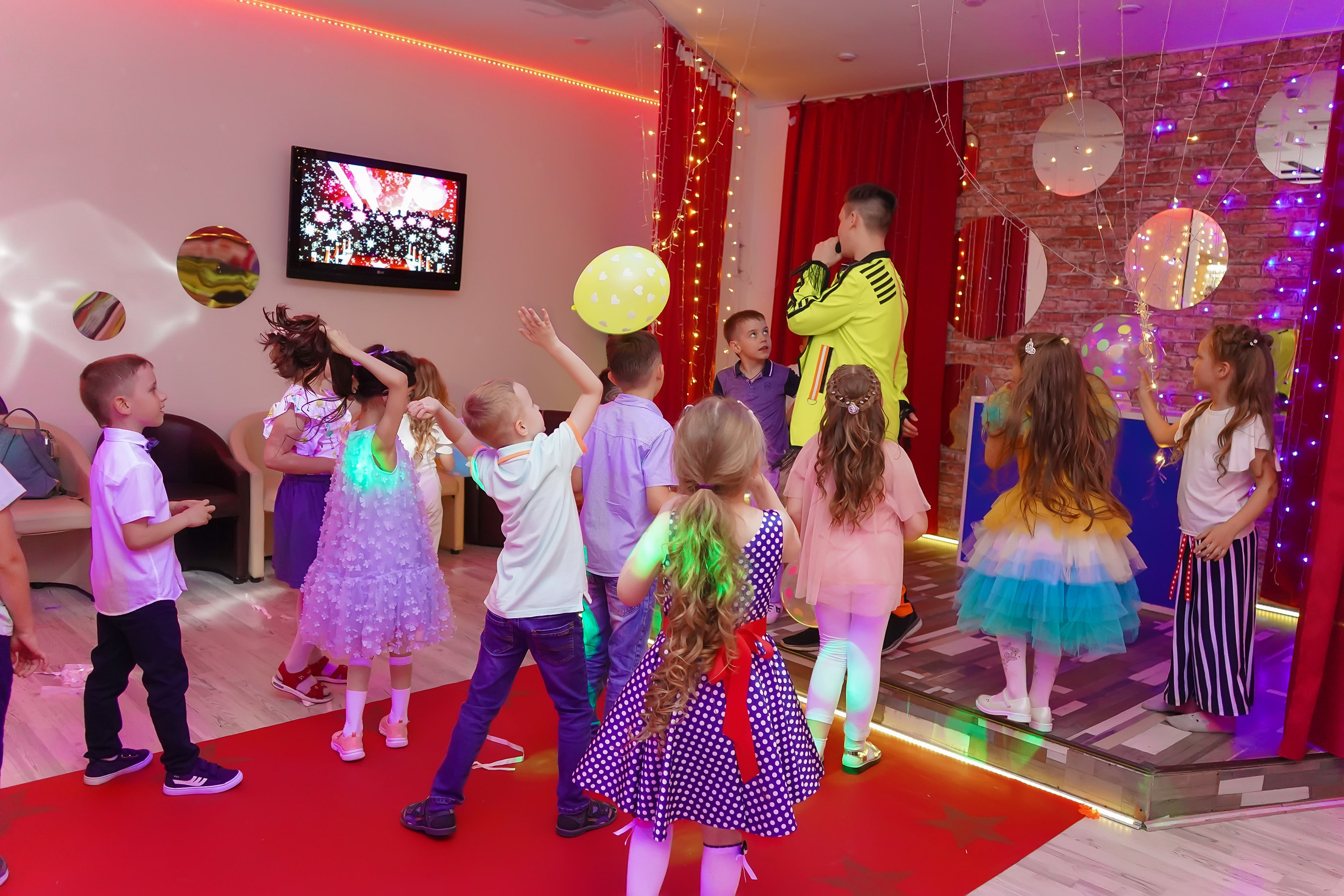 Фотосъемка видеосъёмка фотограф видеооператор новогодних утренников  в. Фотограф, видеооператор Нина Коршунова