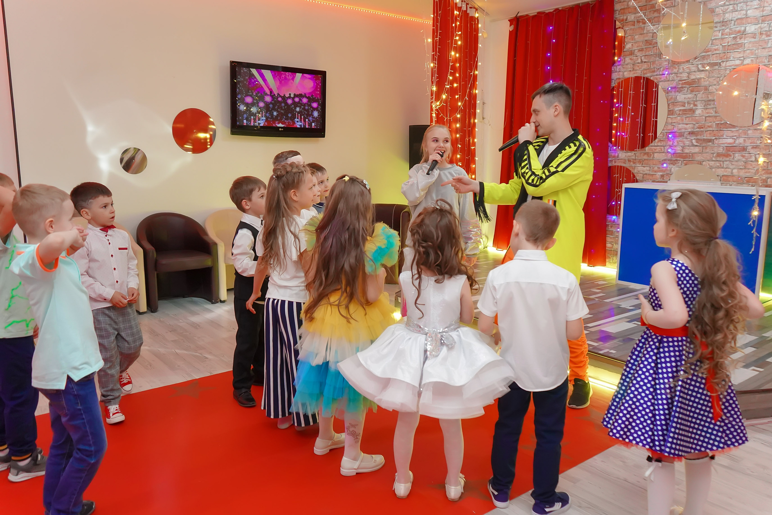 Фотосъемка видеосъёмка фотограф видеооператор новогодних утренников  в. Фотограф, видеооператор Нина Коршунова