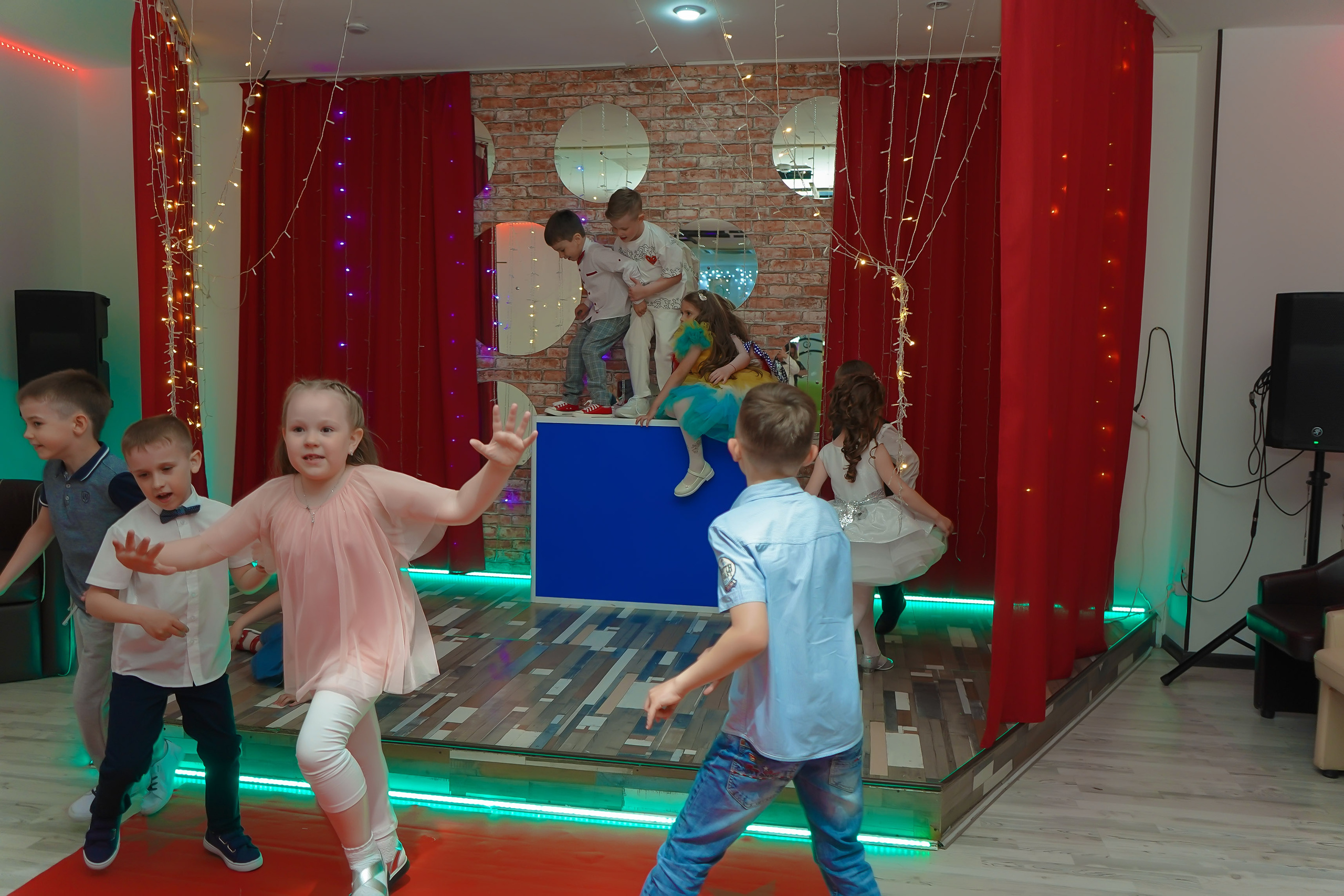 Фотосъемка видеосъёмка фотограф видеооператор новогодних утренников  в. Фотограф, видеооператор Нина Коршунова