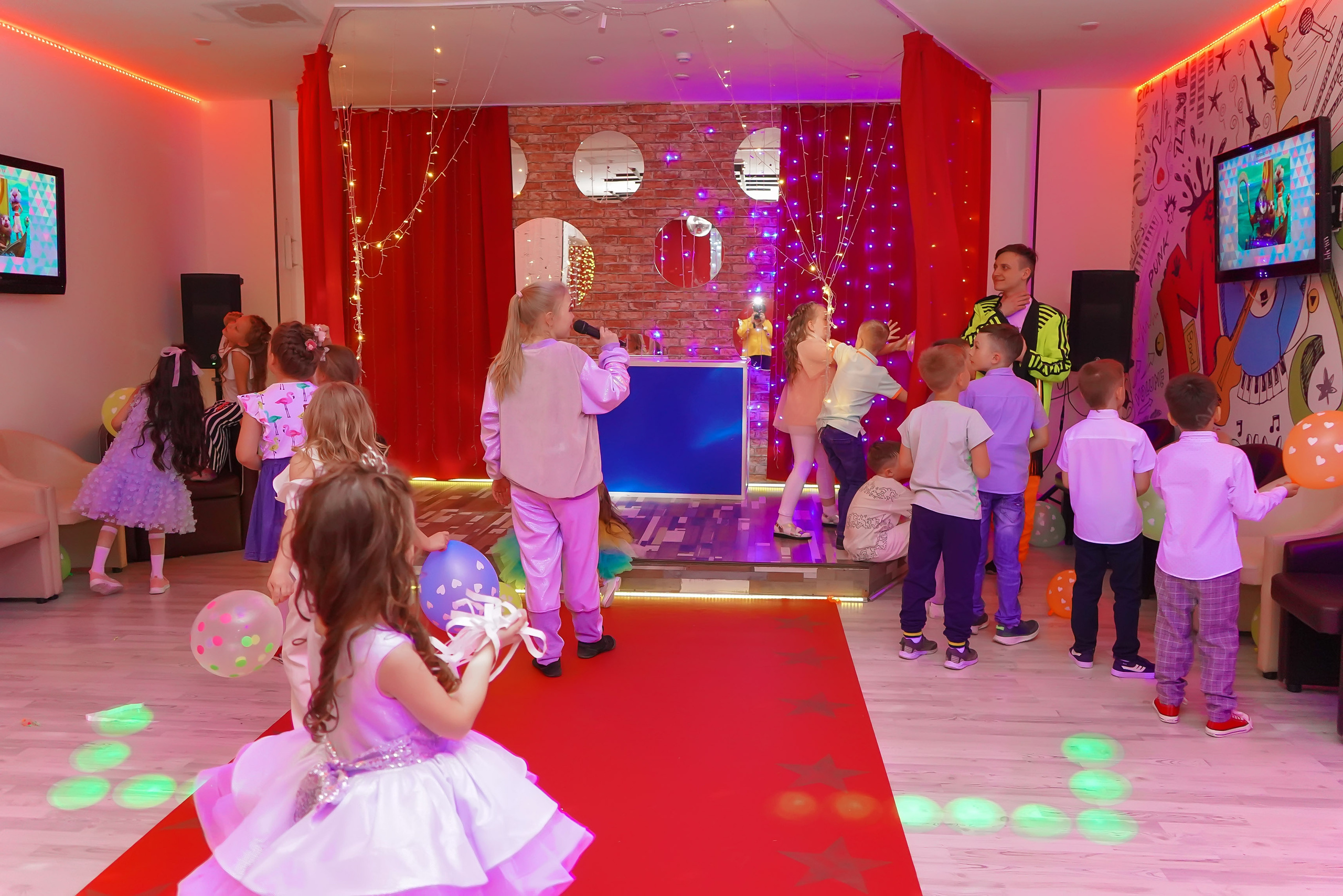 Фотосъемка видеосъёмка фотограф видеооператор новогодних утренников  в. Фотограф, видеооператор Нина Коршунова