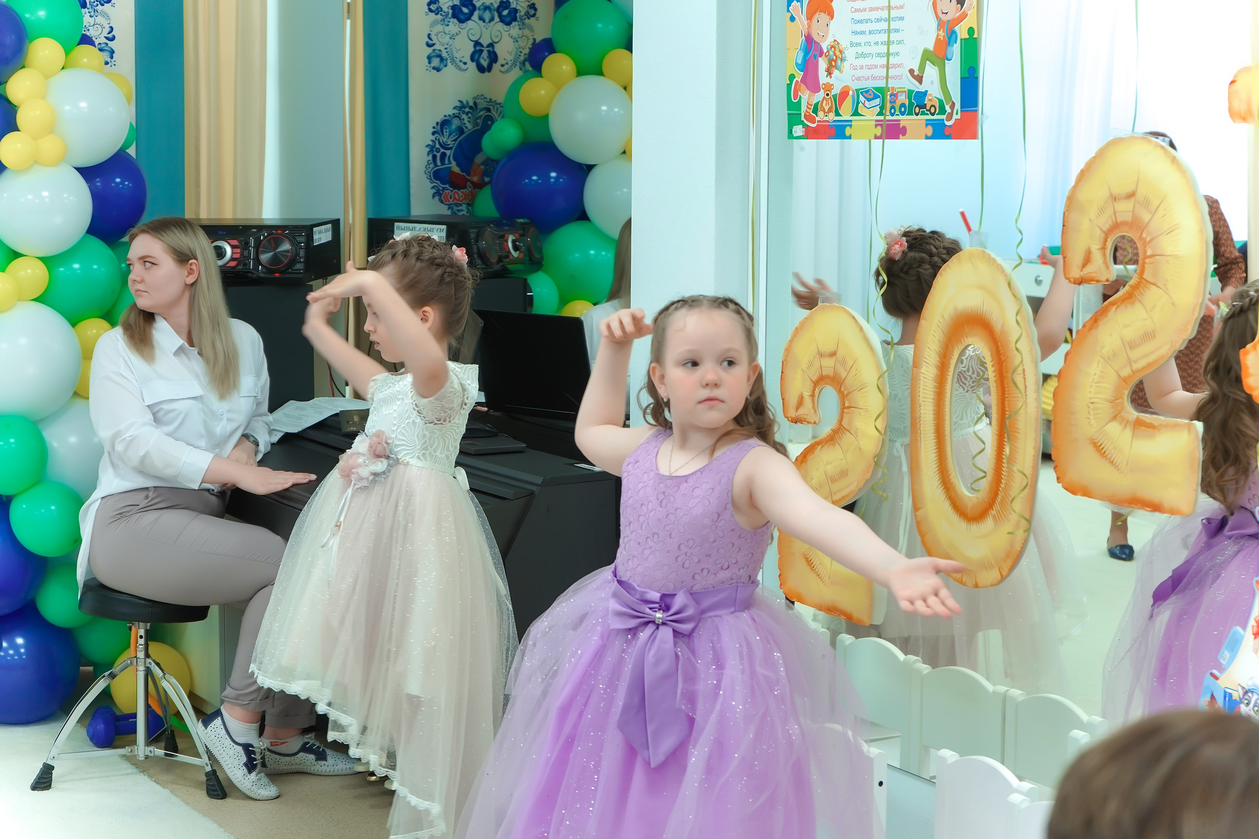 Фотосъемка видеосъёмка фотограф видеооператор новогодних утренников  в. Фотограф, видеооператор Нина Коршунова