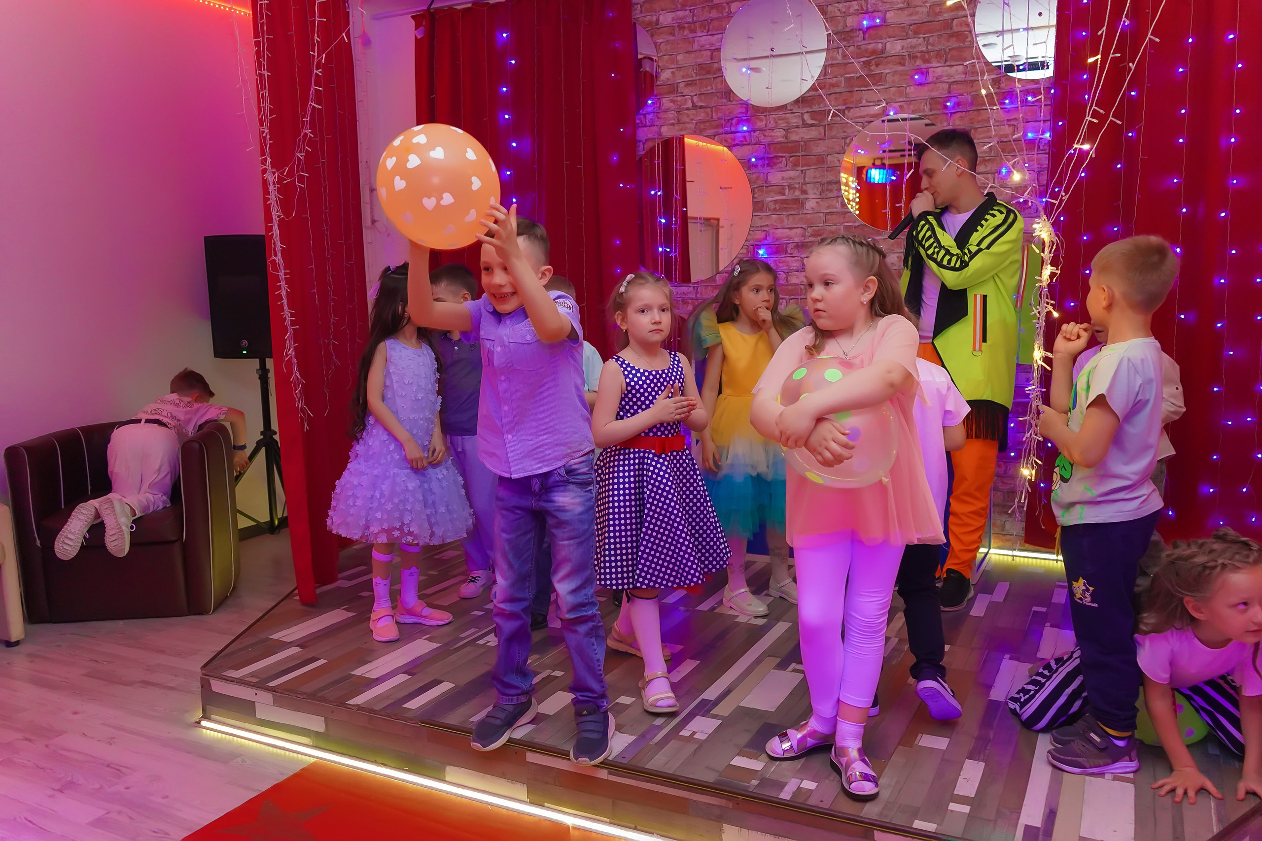 Фотосъемка видеосъёмка фотограф видеооператор новогодних утренников  в. Фотограф, видеооператор Нина Коршунова