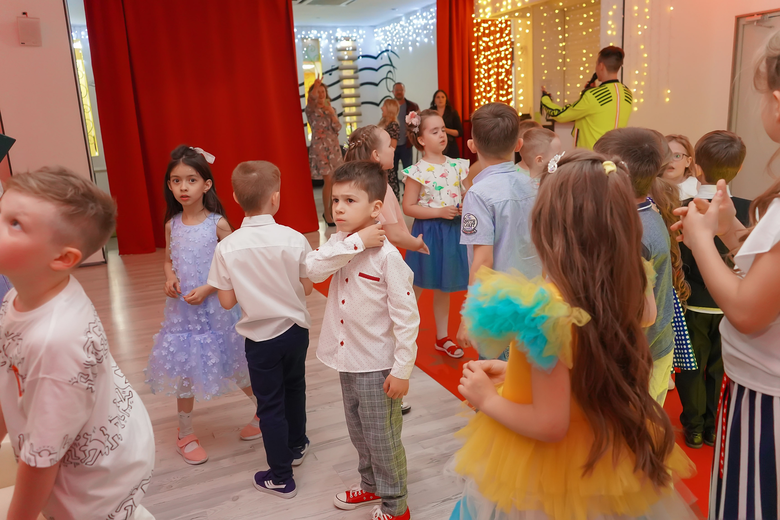 Фотосъемка видеосъёмка фотограф видеооператор новогодних утренников  в. Фотограф, видеооператор Нина Коршунова