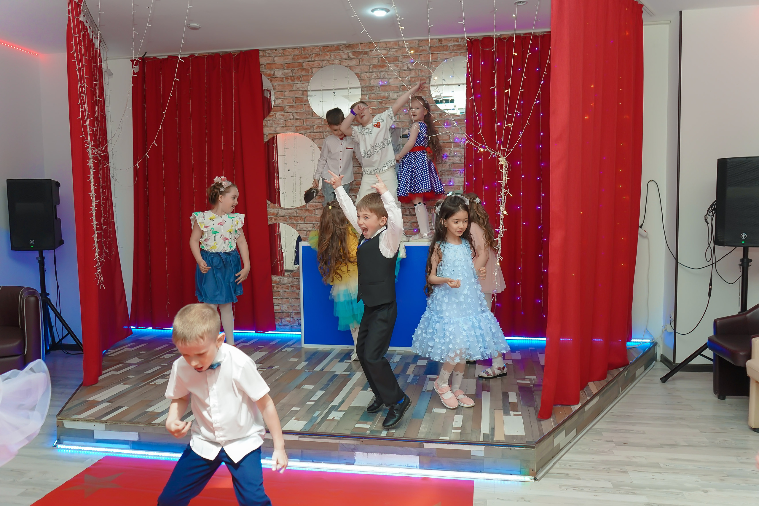 Фотосъемка видеосъёмка фотограф видеооператор новогодних утренников  в. Фотограф, видеооператор Нина Коршунова