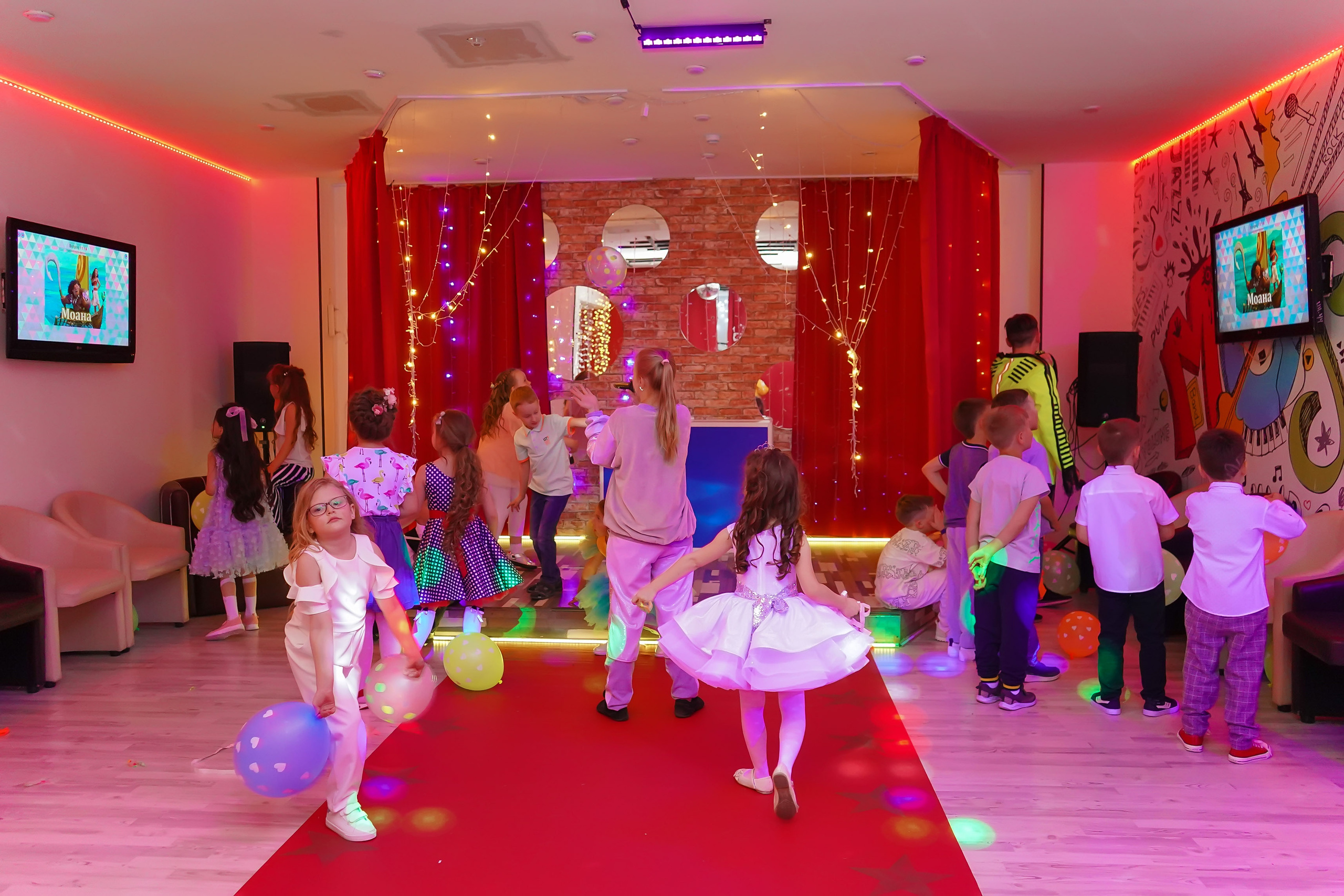 Фотосъемка видеосъёмка фотограф видеооператор новогодних утренников  в. Фотограф, видеооператор Нина Коршунова