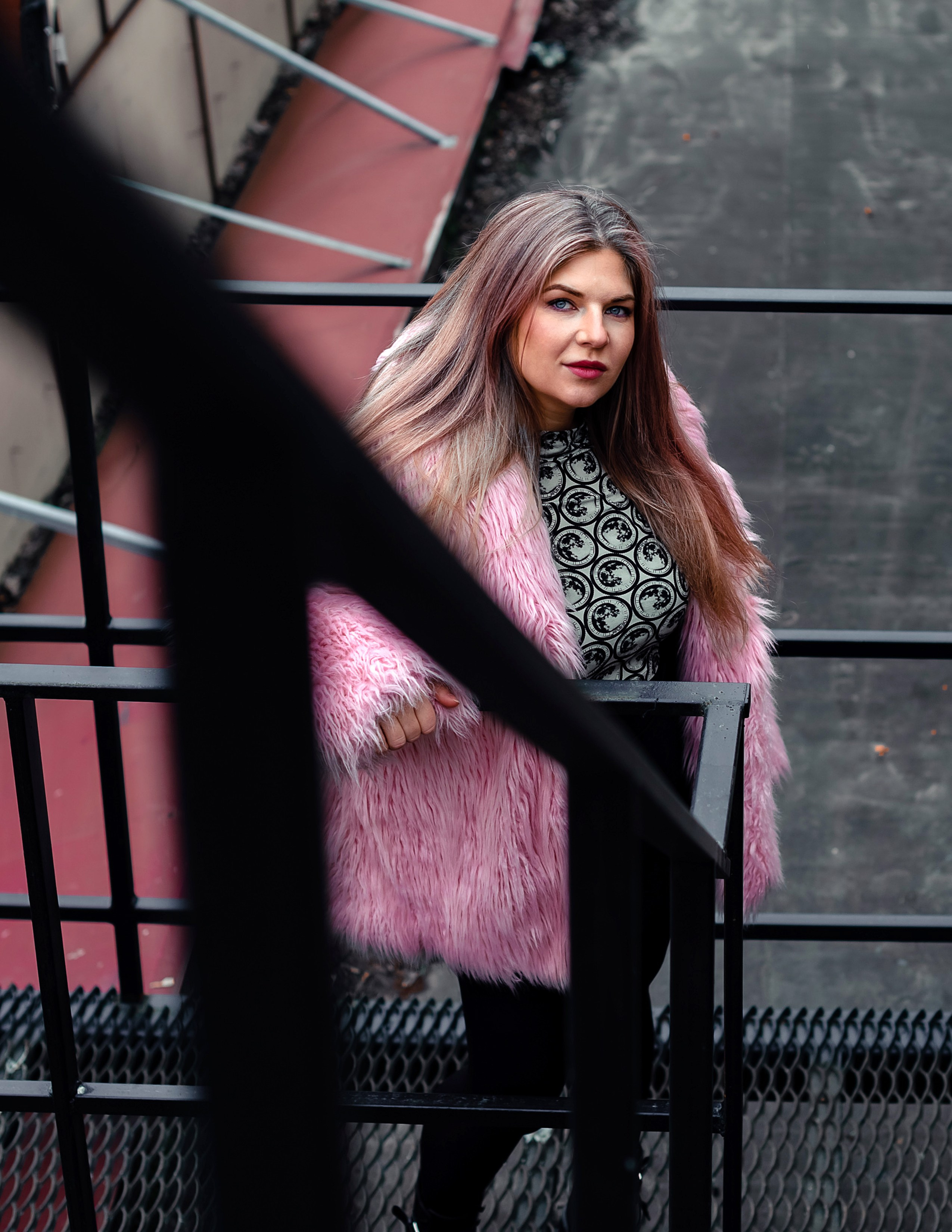 Съемка Марии в розовой шубе. Фотограф Тула творческие фотосессии недорого Ольга Ромашина