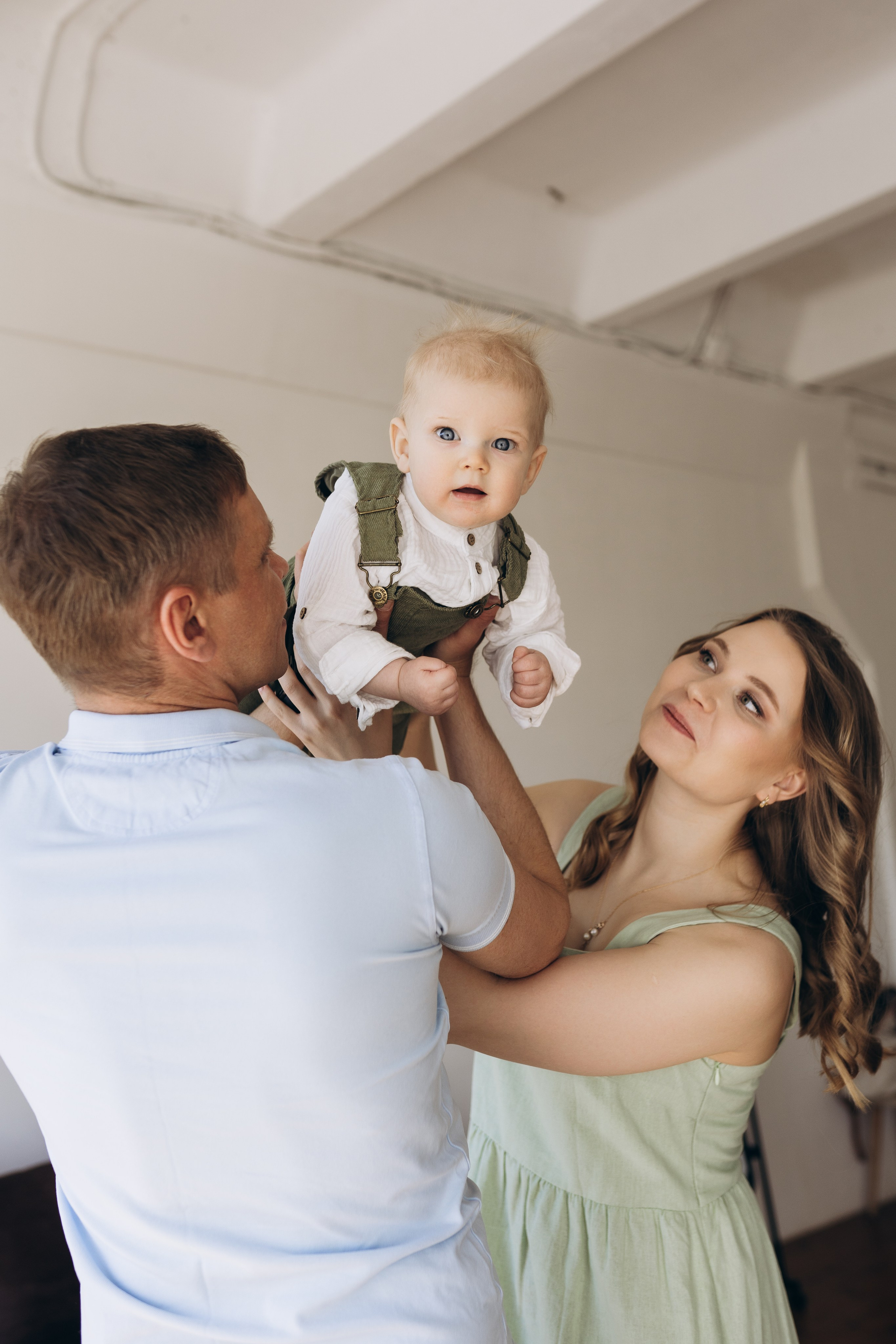 Семейная фотосессия в студии в Москве, семейный фотограф Анна Полушина. Свадебный фотограф в Москве Анна Полушина