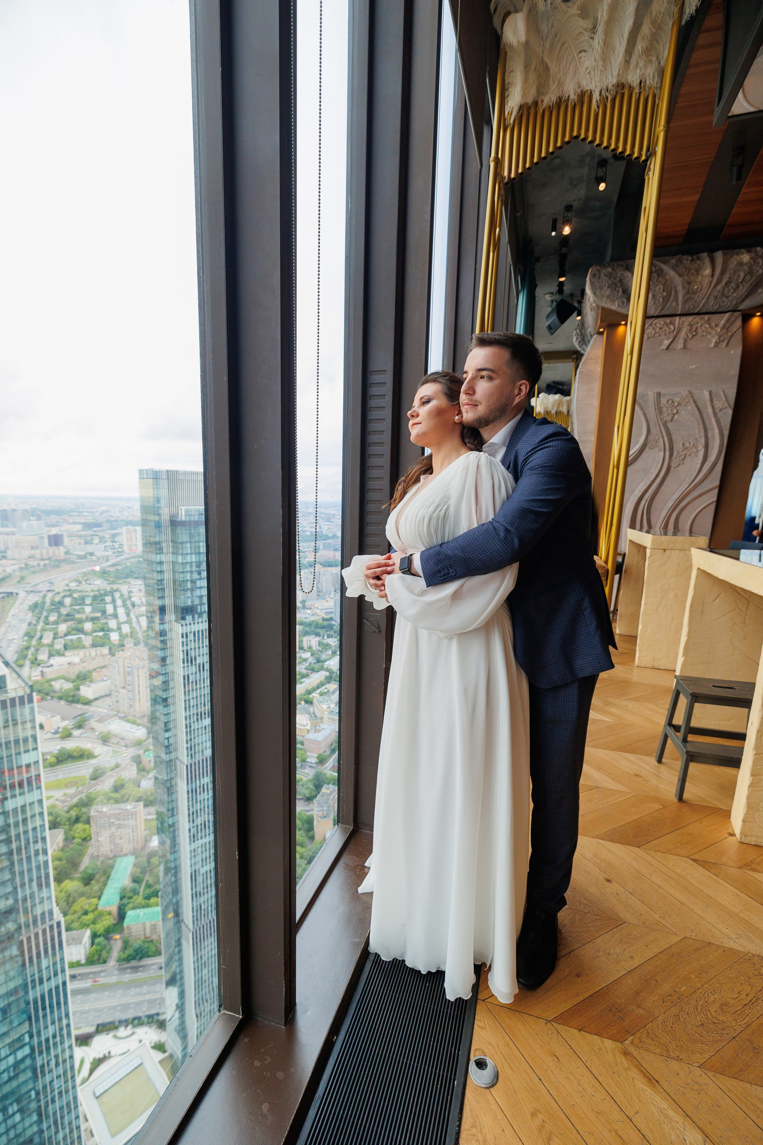 Фотограф на регистрацию в ЗАГС Москва Сити Birds Башня ОКО. Примеры фото, отзывы молодоженов и заявка на регистрацию через официальный сайт.