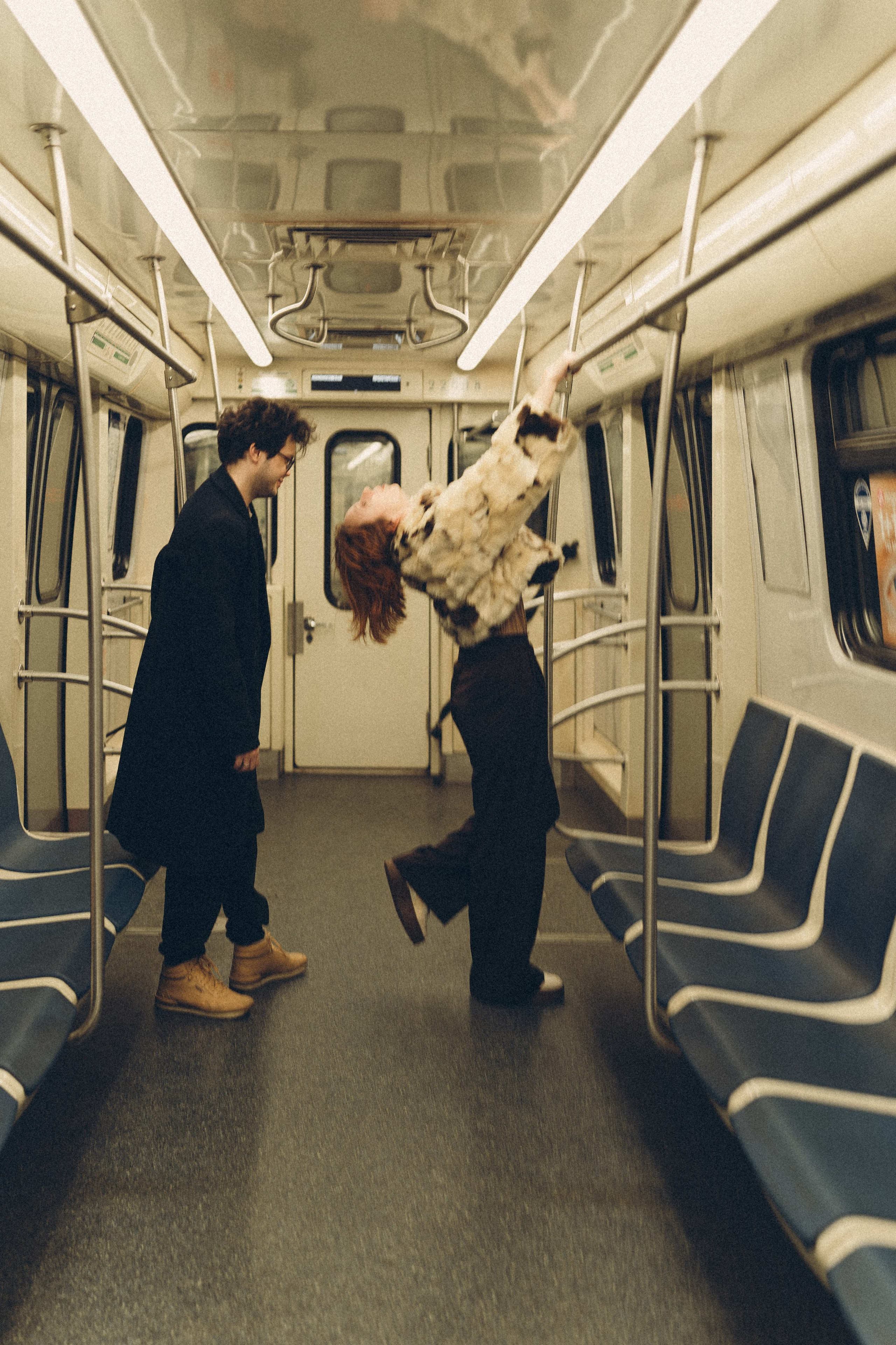 НОВОГОДНЯЯ ФОТОСЕСИИЯ ПАРЫ В МЕТРО ЛЮБОВЬ. Профессиональный фотограф, Санкт-Петербург — Виктория Богомолова