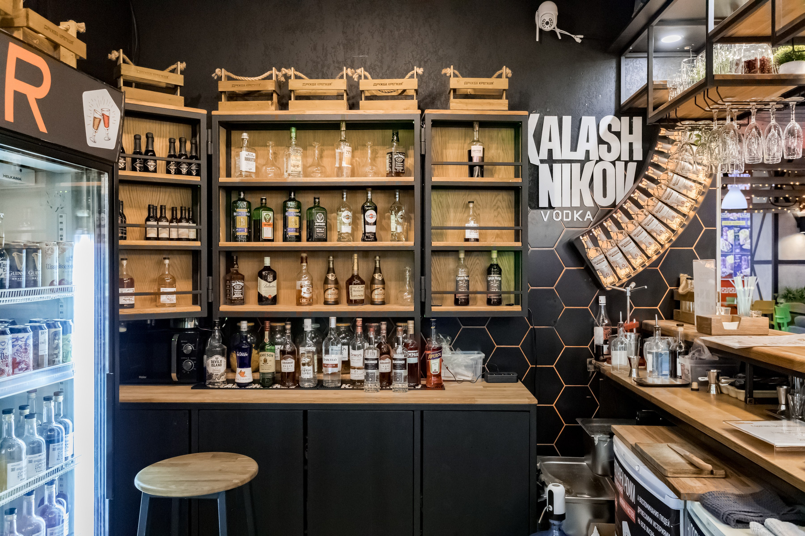 Фотосъемка для бара Дружба крепкая в ТЦ Нора. Интерьеры, Контент, Портреты | Фотограф в Москве Дани Терно