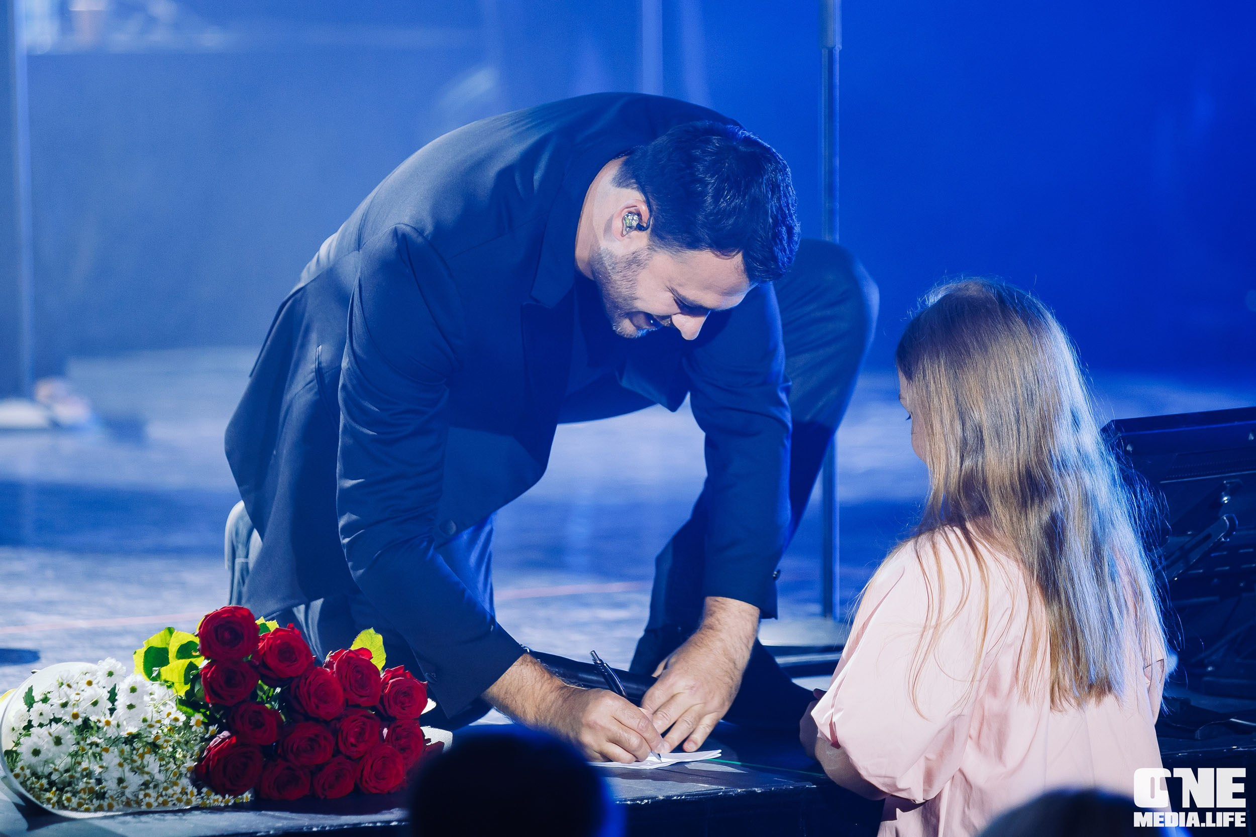 Фоторепортаж с концерта Эмина в Янтарь Холле. One Media Life: фоторепортажи, фотоотчеты с мероприятий и заведений