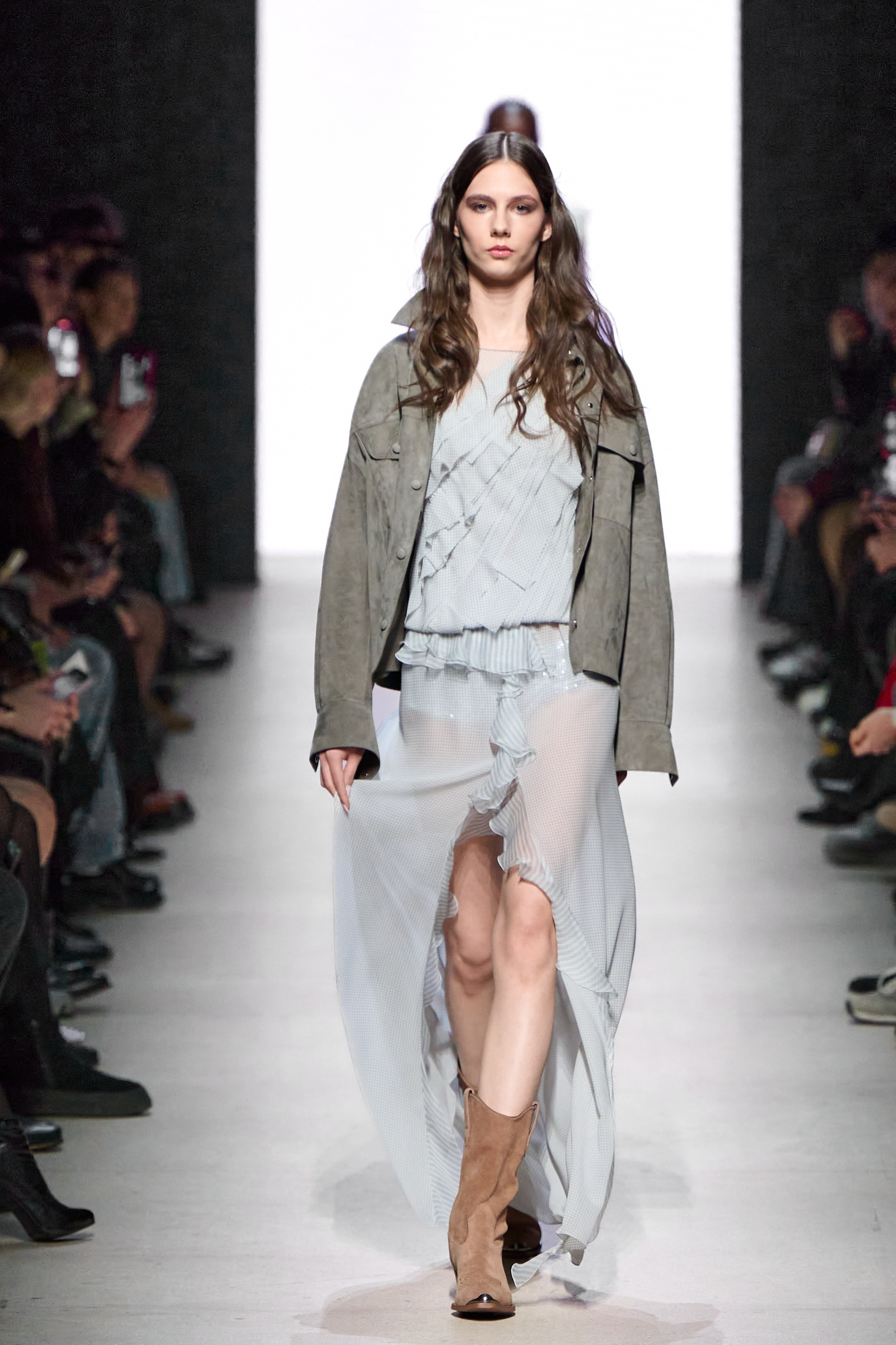 Efremov. Московская неделя моды. 2025. Дима Бабушкин. Фотограф. Подиум. Репортаж. Творчество. Дорого