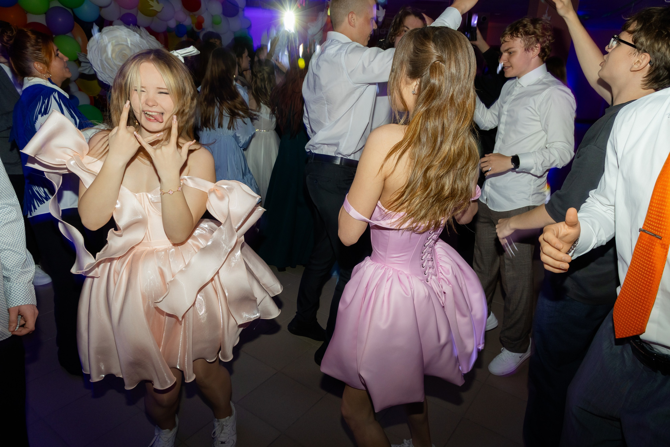 Школьный выпускной 2025 год в Минске, Беларуси. Свадебный фотограф в Минске/Беларуси Сергей Спиридонов