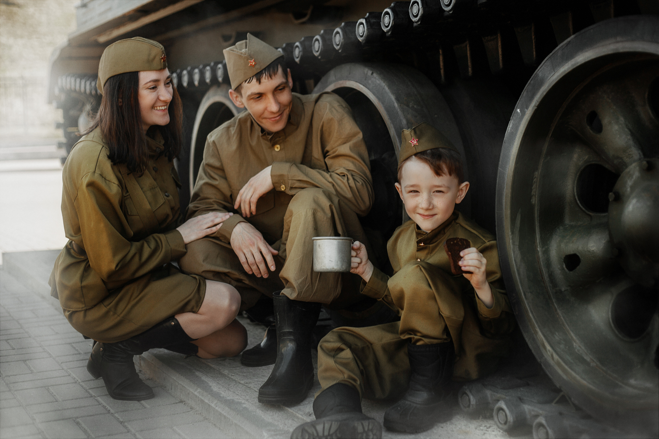 Семейная съёмка ко Дню Победы. Фотограф в Санкт-Петербурге и Ленинградской области Катя Нугу