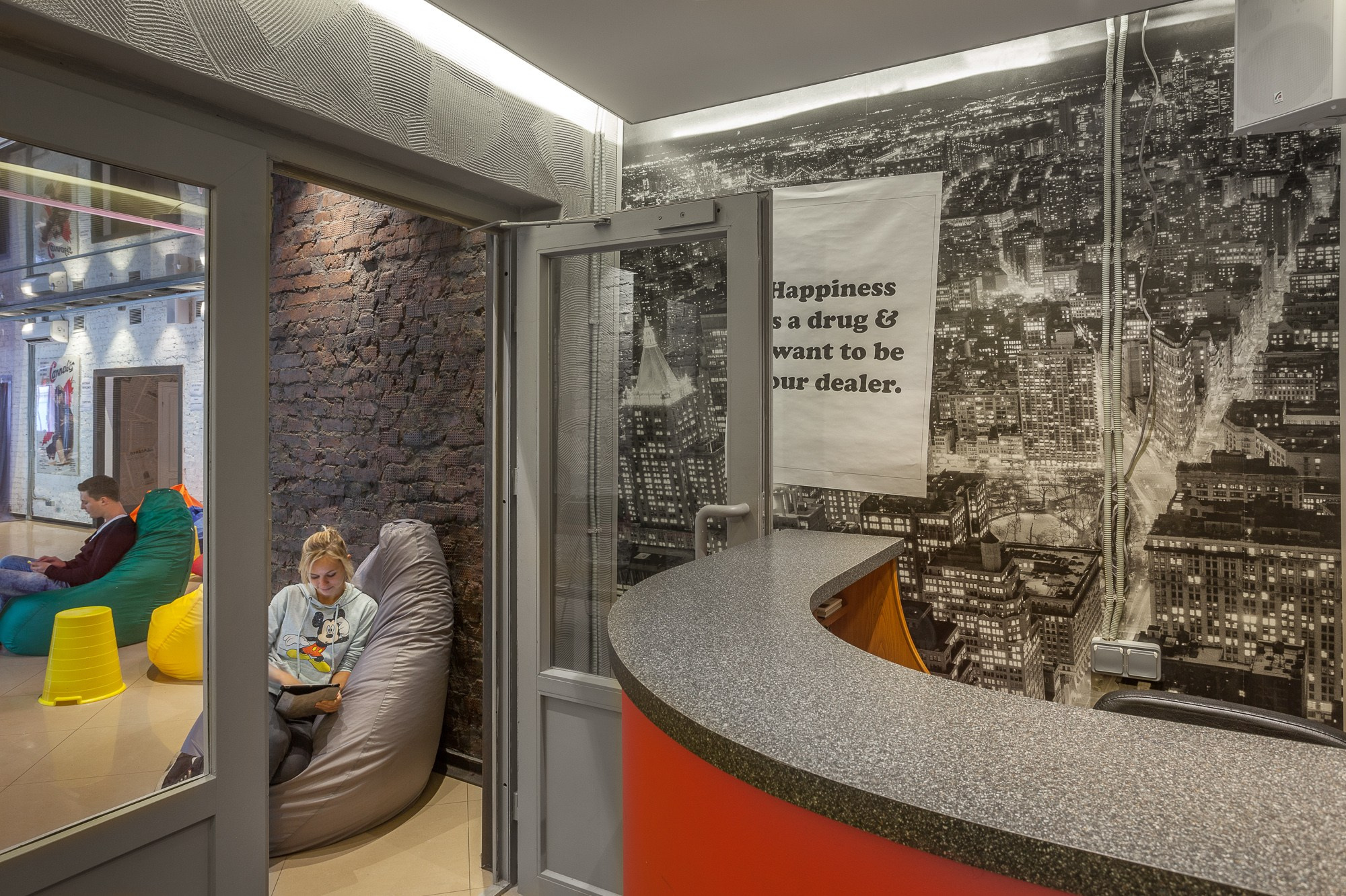 ОФИС АГЕНСТВА НА ЯУЗСКОЙ                                                             Архитектура: Зайцев С.                                                                                Дизайн: Работнов А.   