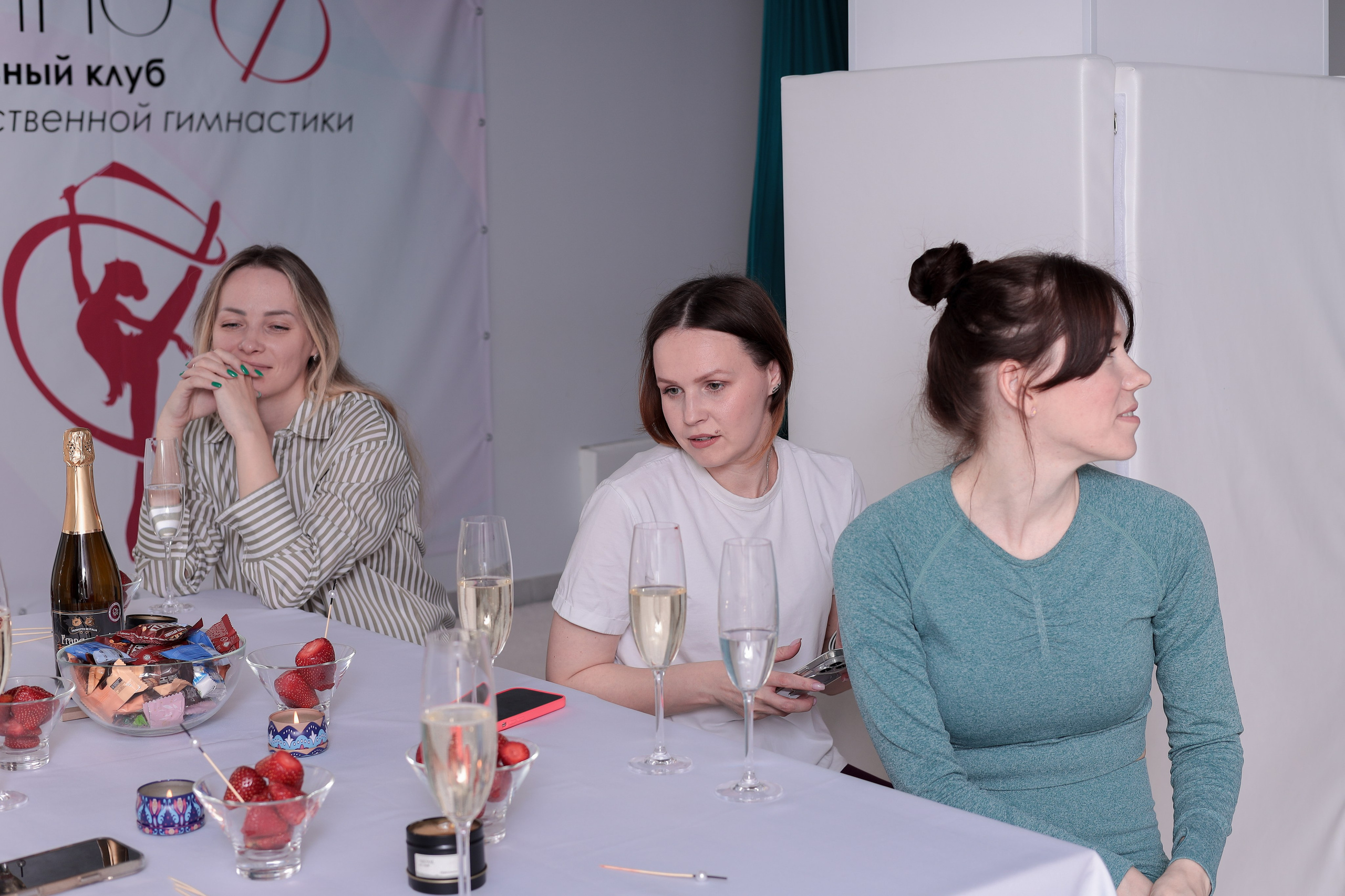 Арт-терапия + аэройога. Фотограф Надршина Лилия