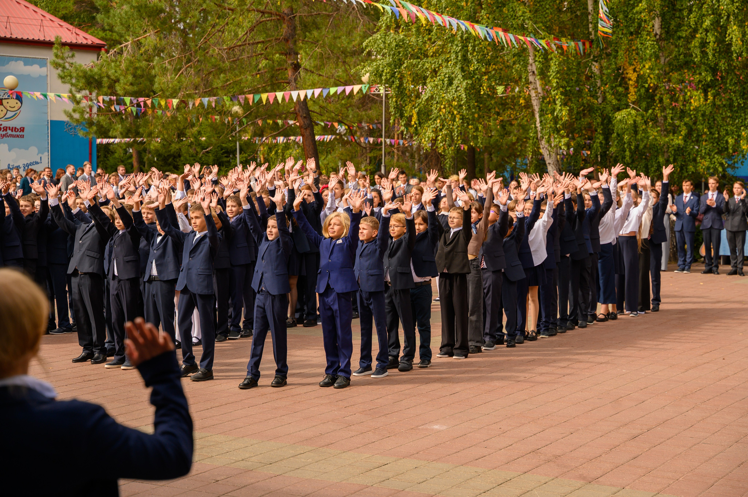 1 сентября линейка ФМШ. Фотограф новорожденных, семейный детский в Тюмени Татьяна Морозова