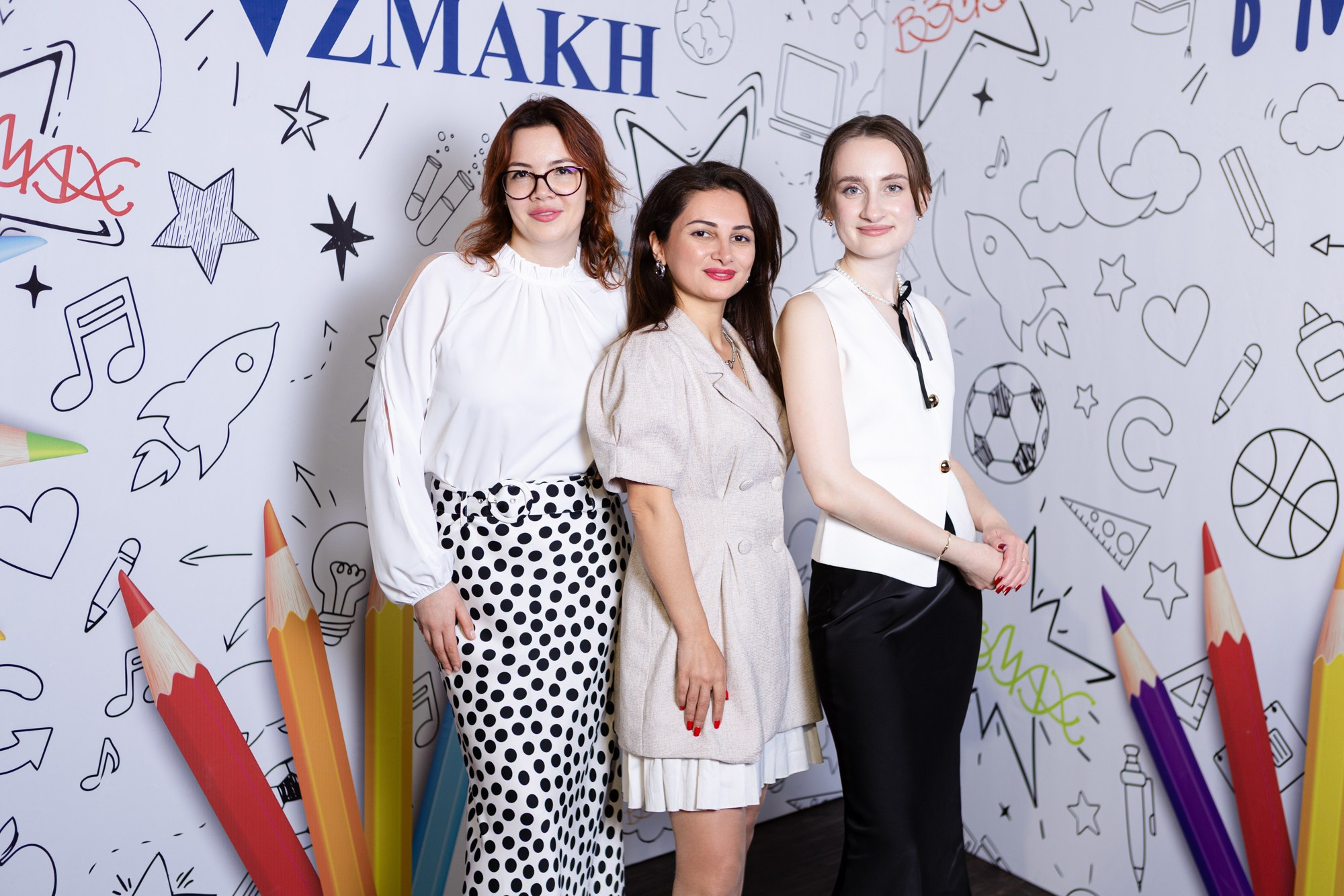 Яркая фотосессия для выпускного 4 класса в ресторане Весенний лофт. Семейный и детский фотограф в СПБ, Пушкин, Колпино, Славянка, Тосно