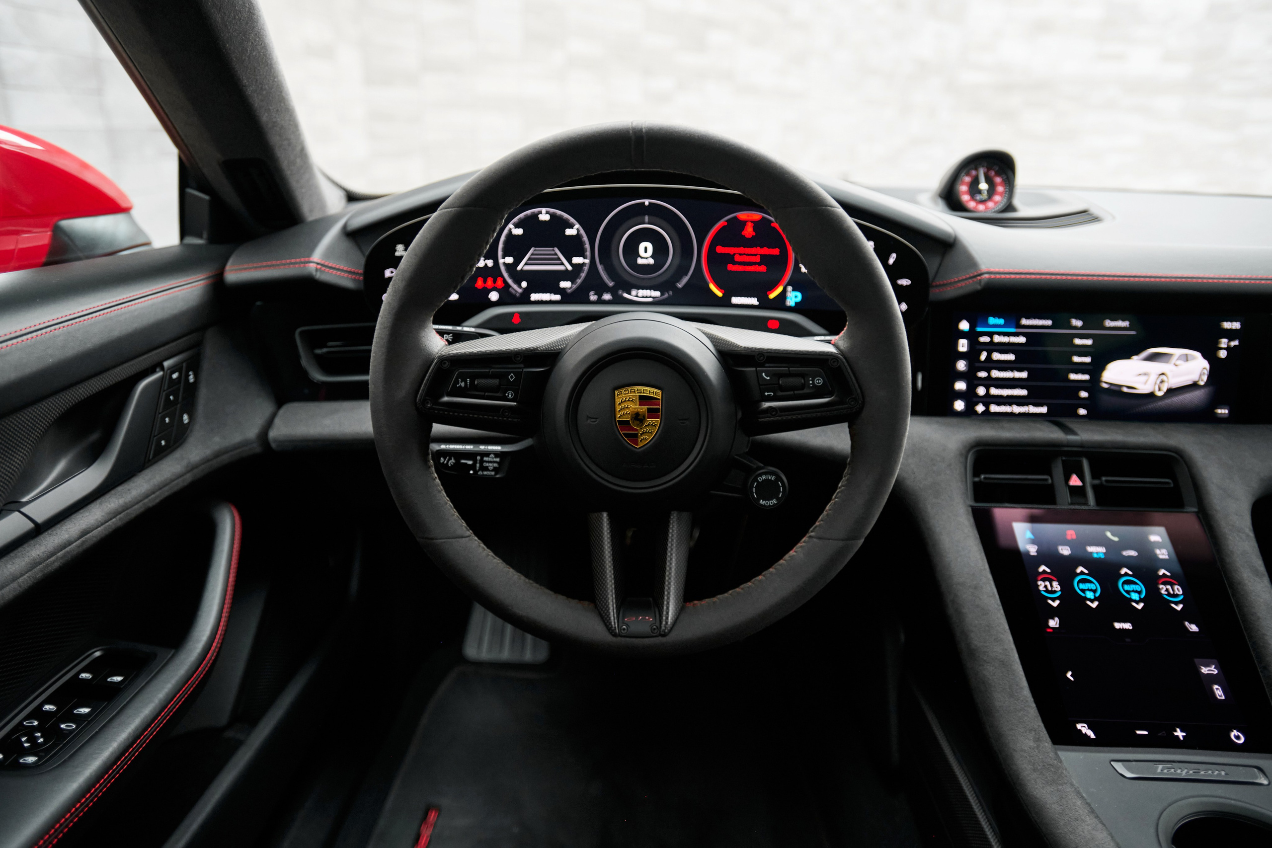 Руль и передняя панель Porsche Taycan GTS