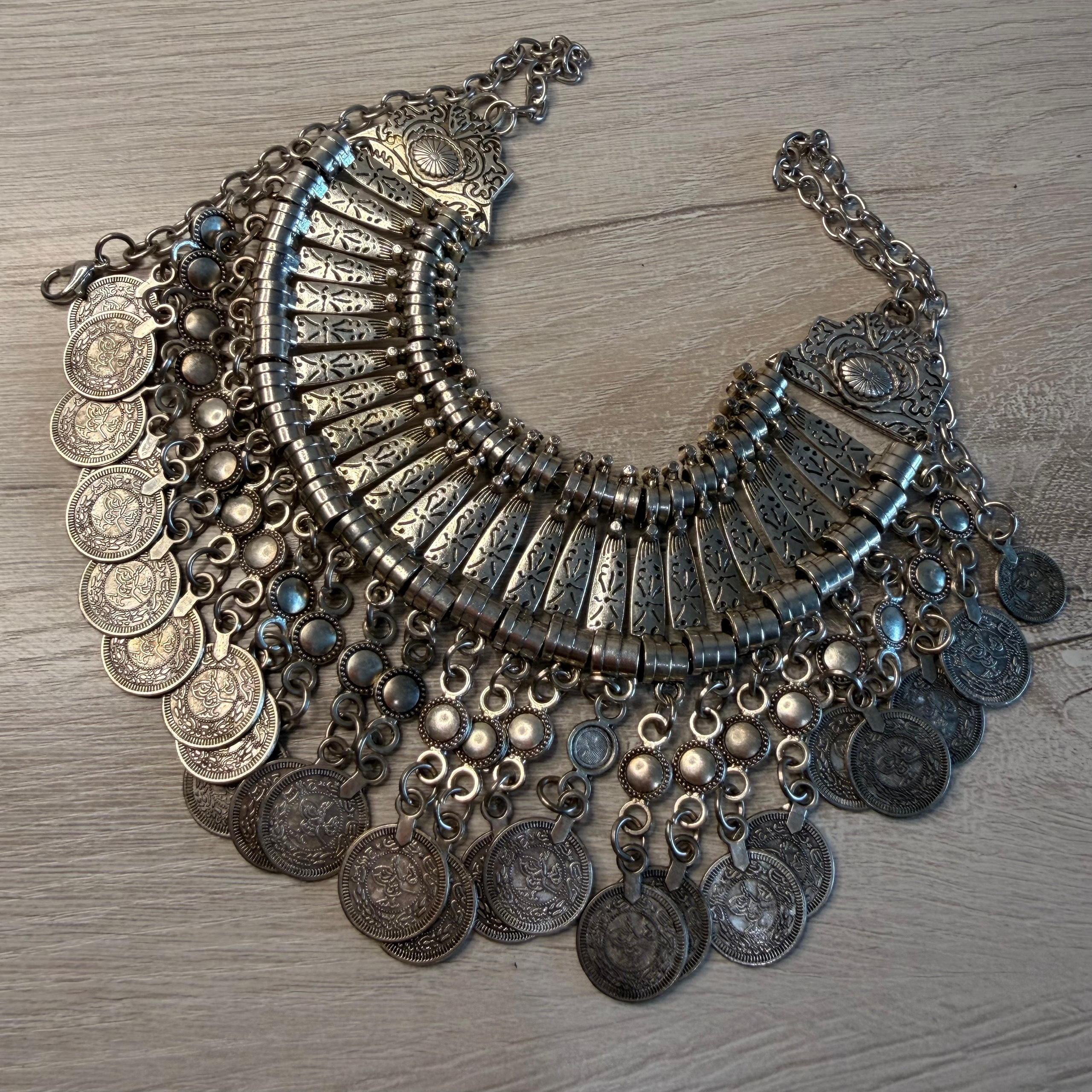 Украшения в аренду. Аренда костюмов, платьев и реквизита для фотосессий на Камчатке