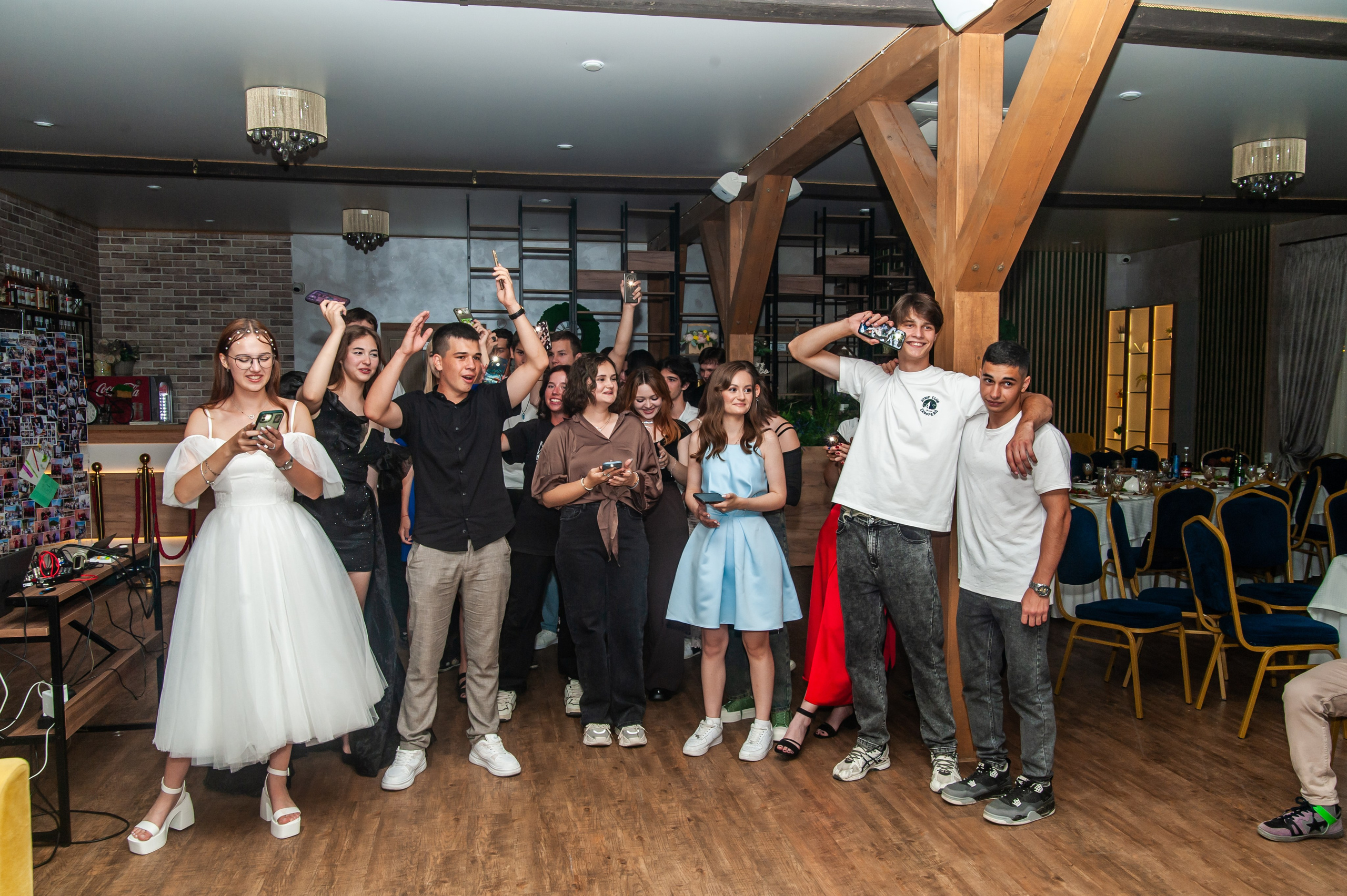 Выпускной МАОУ СОШ № 17 им. Эдуарда Есаяна. Свадебный и семейный фотограф Денис Лукьянов в Краснодаре, Краснодарском крае и Республике Крым