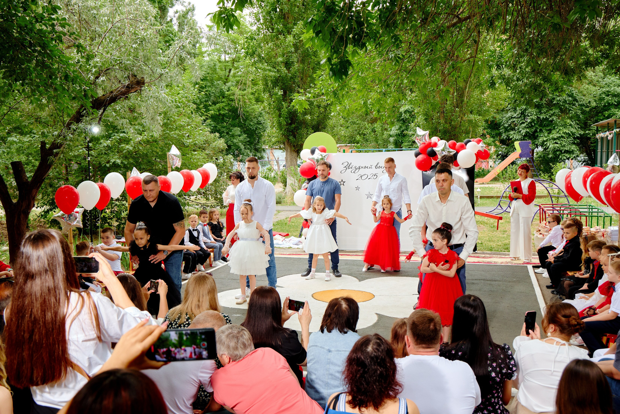 Выпускной 45 сад. Фотограф Выпускные альбомы Таганрог Сергей Коробченко