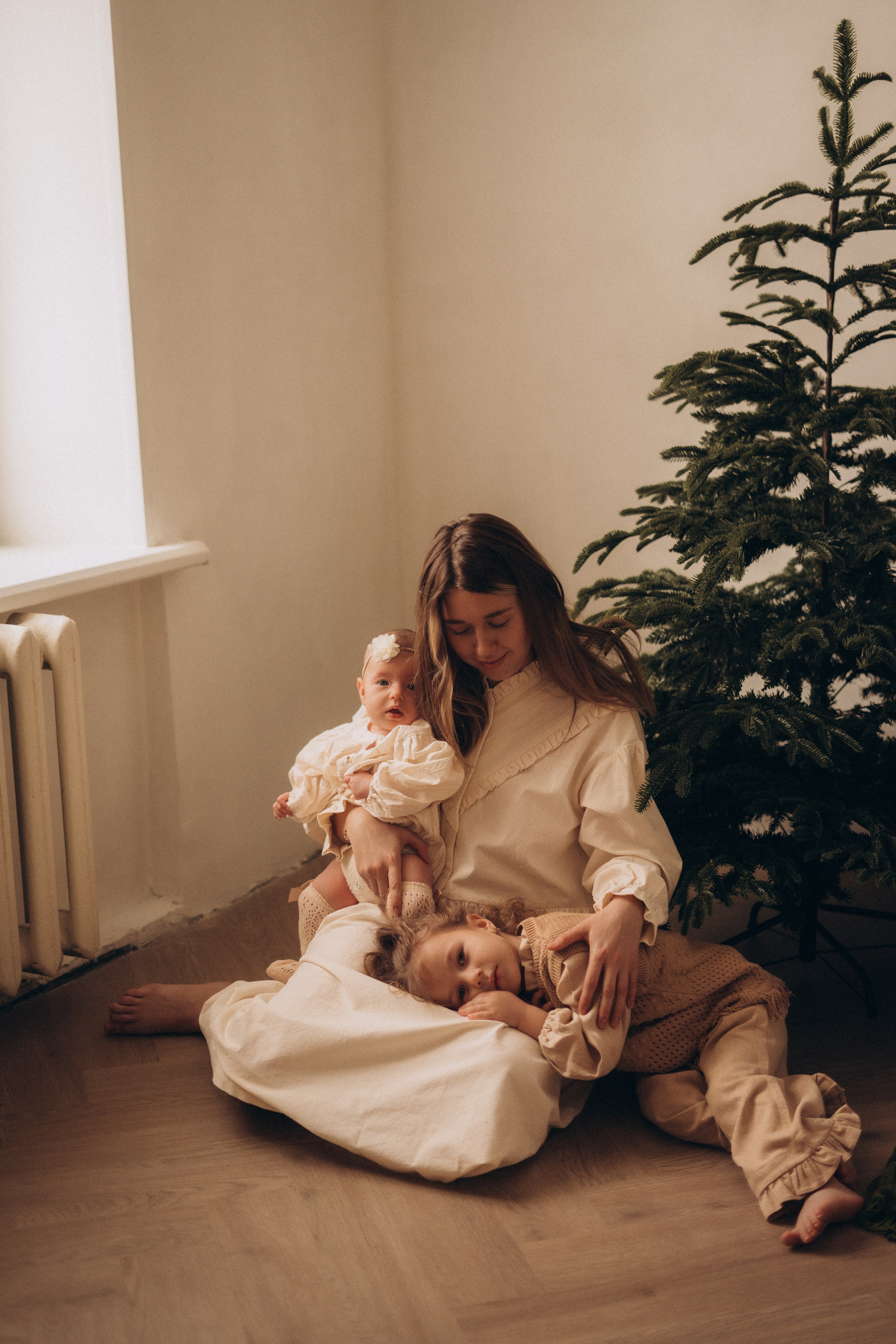 Женя, Ваня, Таисия и Есения. Главная