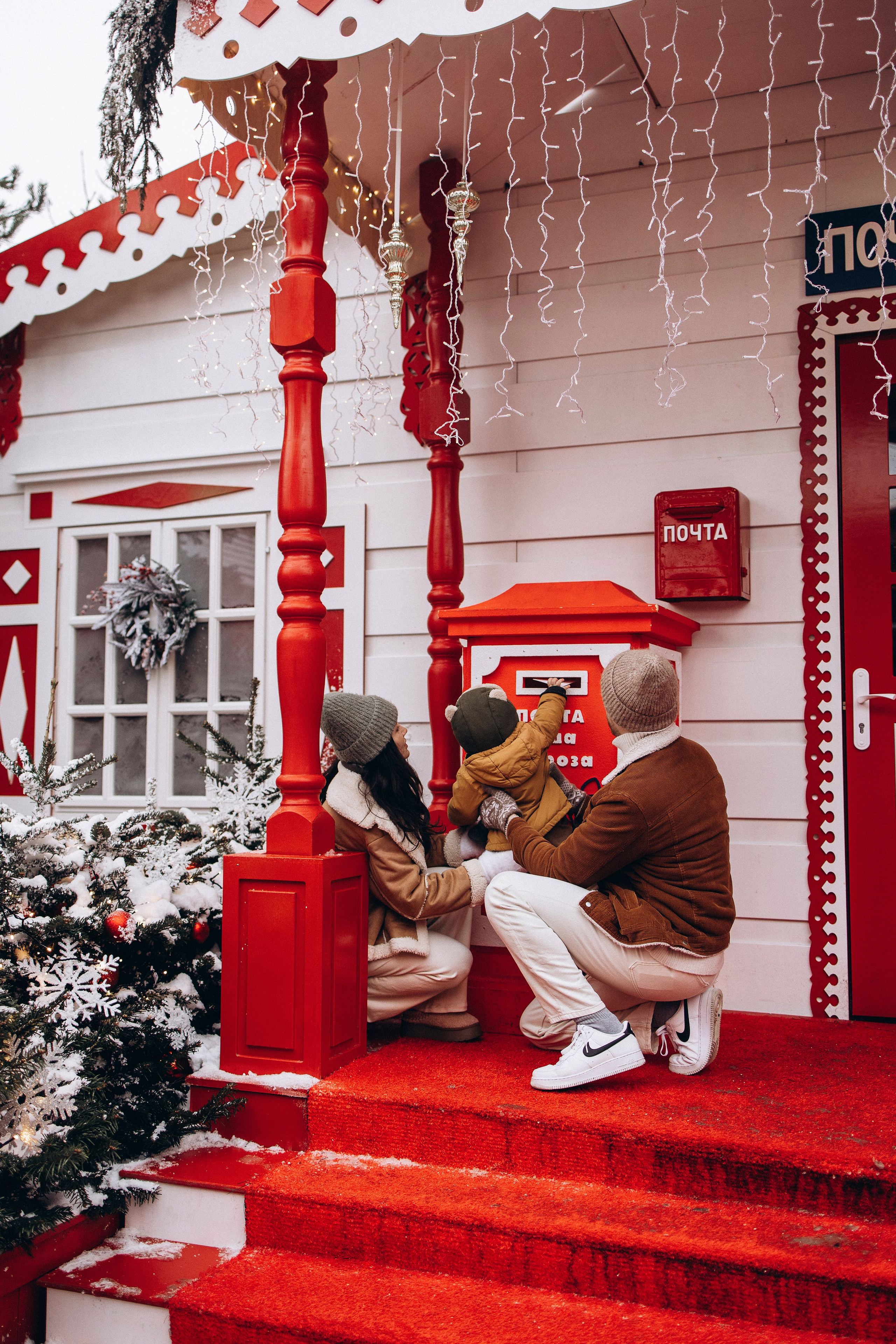 Марьям, Михаил и Лев на Рождественской ярмарке. Семейный фотограф в Москве Марина Петра