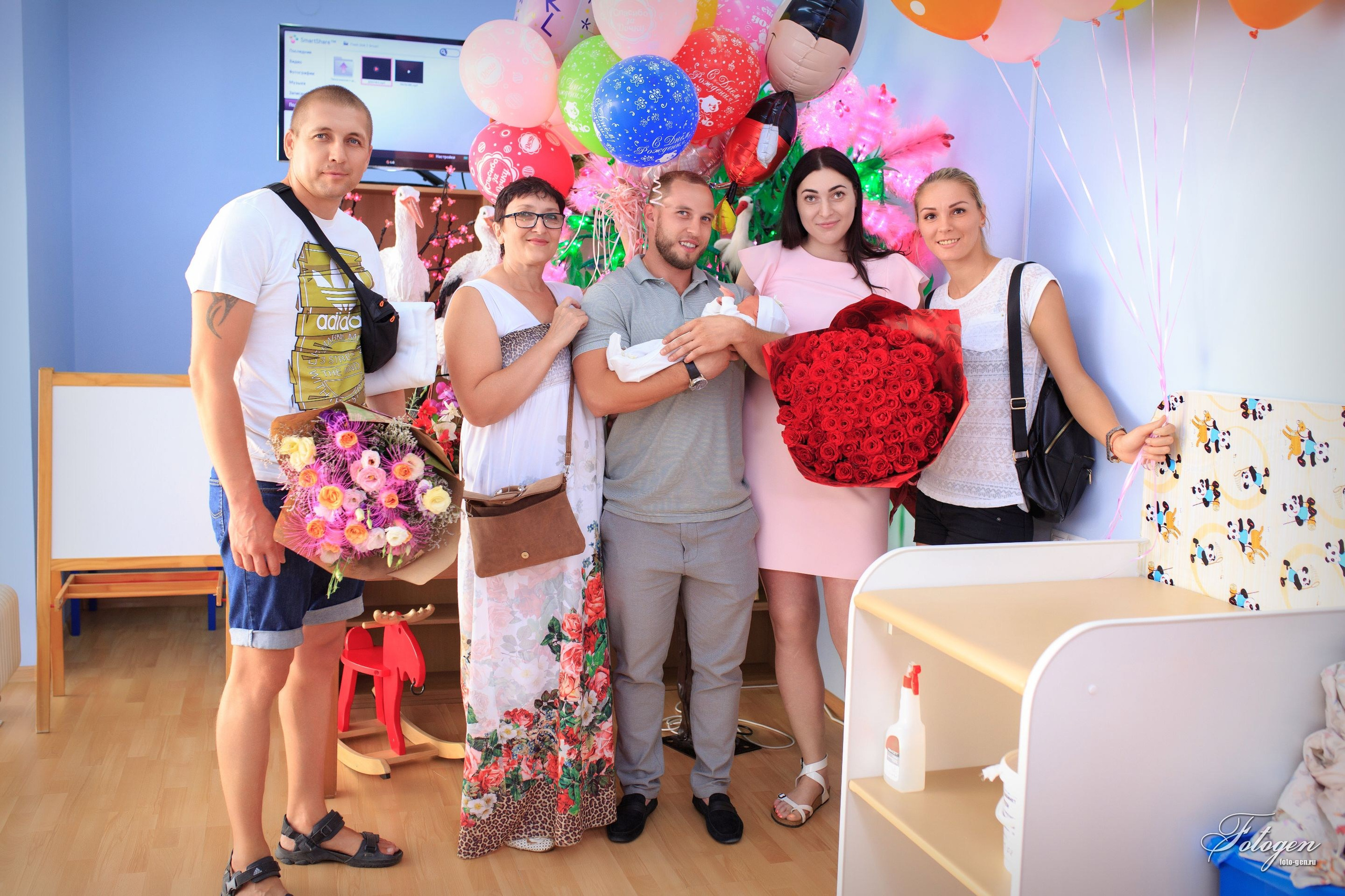 Фотосессия выписки из роддома в Краснодаре | Портфолио Fotogen. Интерьерная фотостудия FOTOGEN г. Краснодар