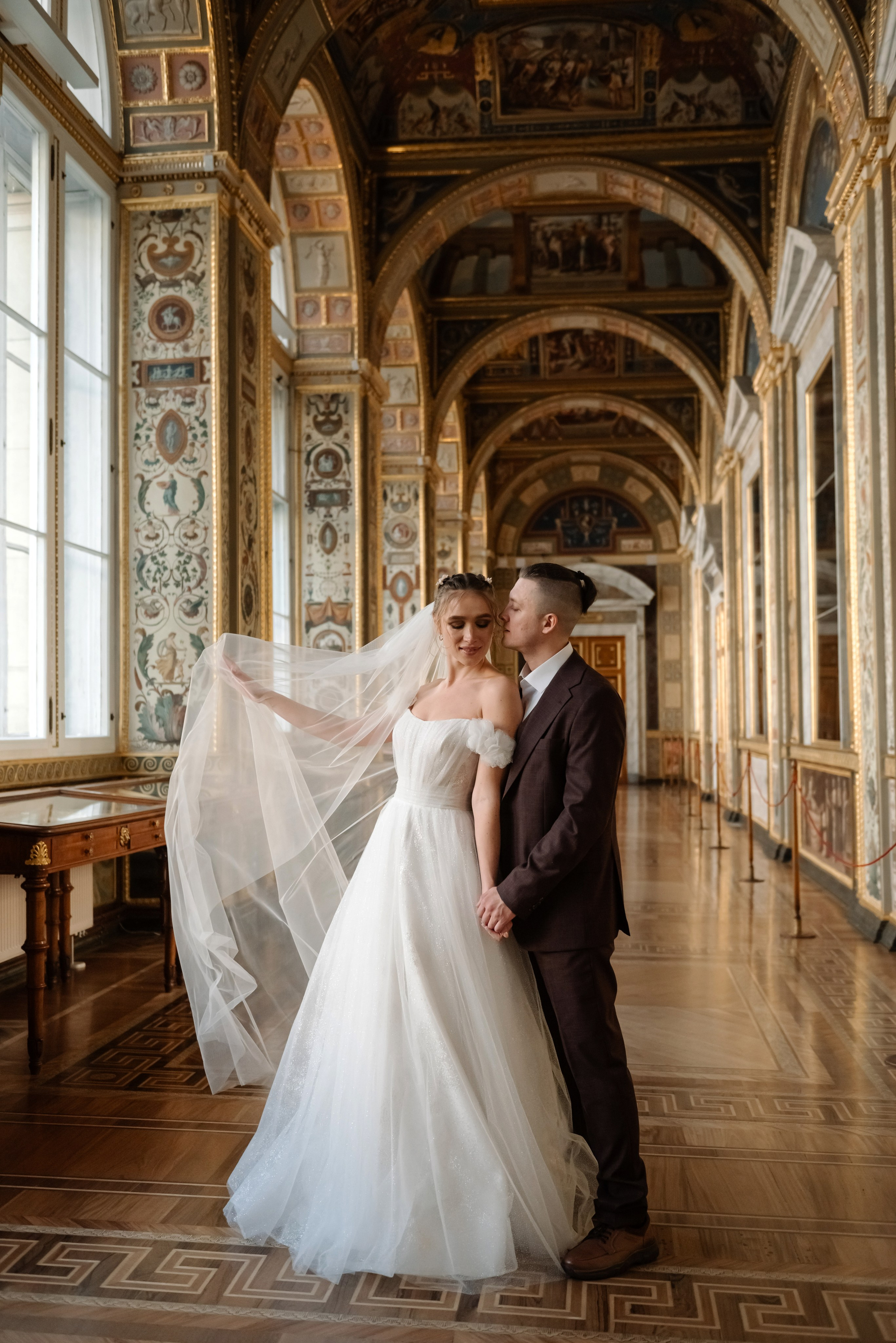 В залах лучшего музея. Свадебный и сеейный фотограф в Санкт-Петербурге Елена Худякова