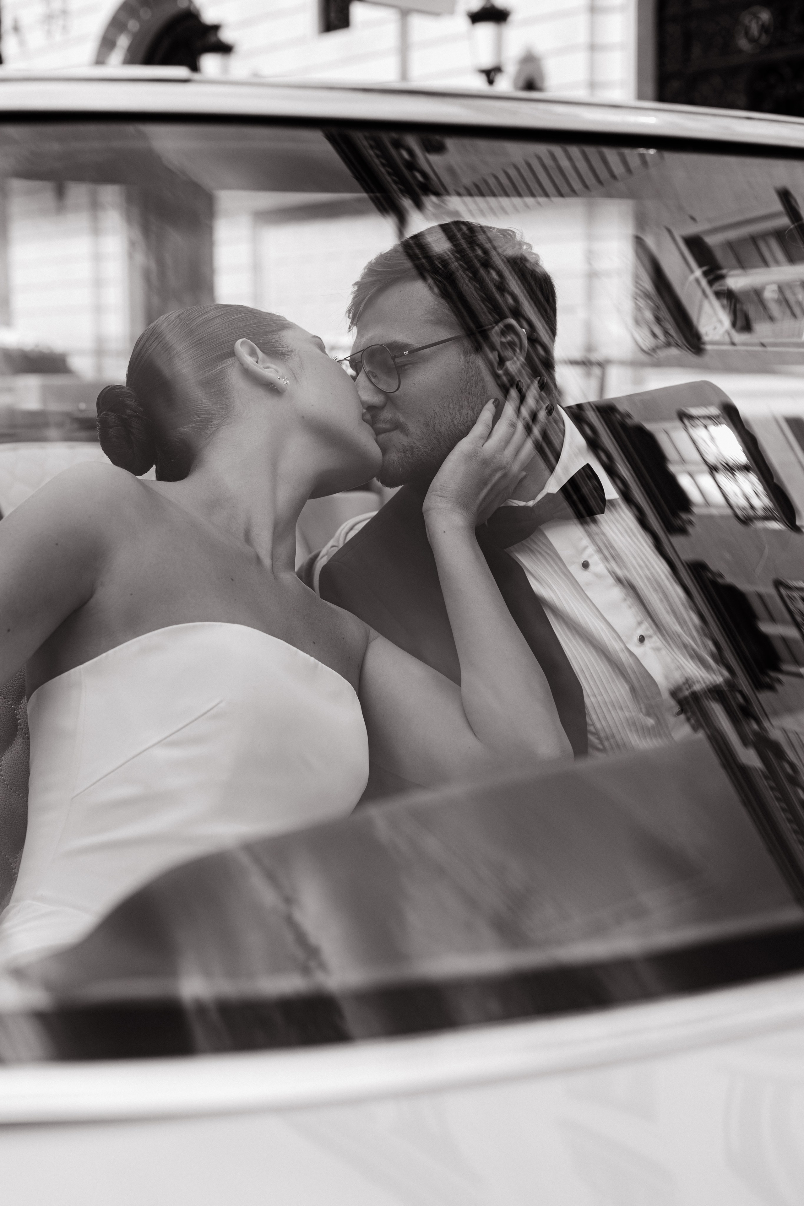 Фотосессия с кабриолетом в Москве свадебная. Свадебный фотограф Москва. Фотограф в Москве Валерия Рожкова