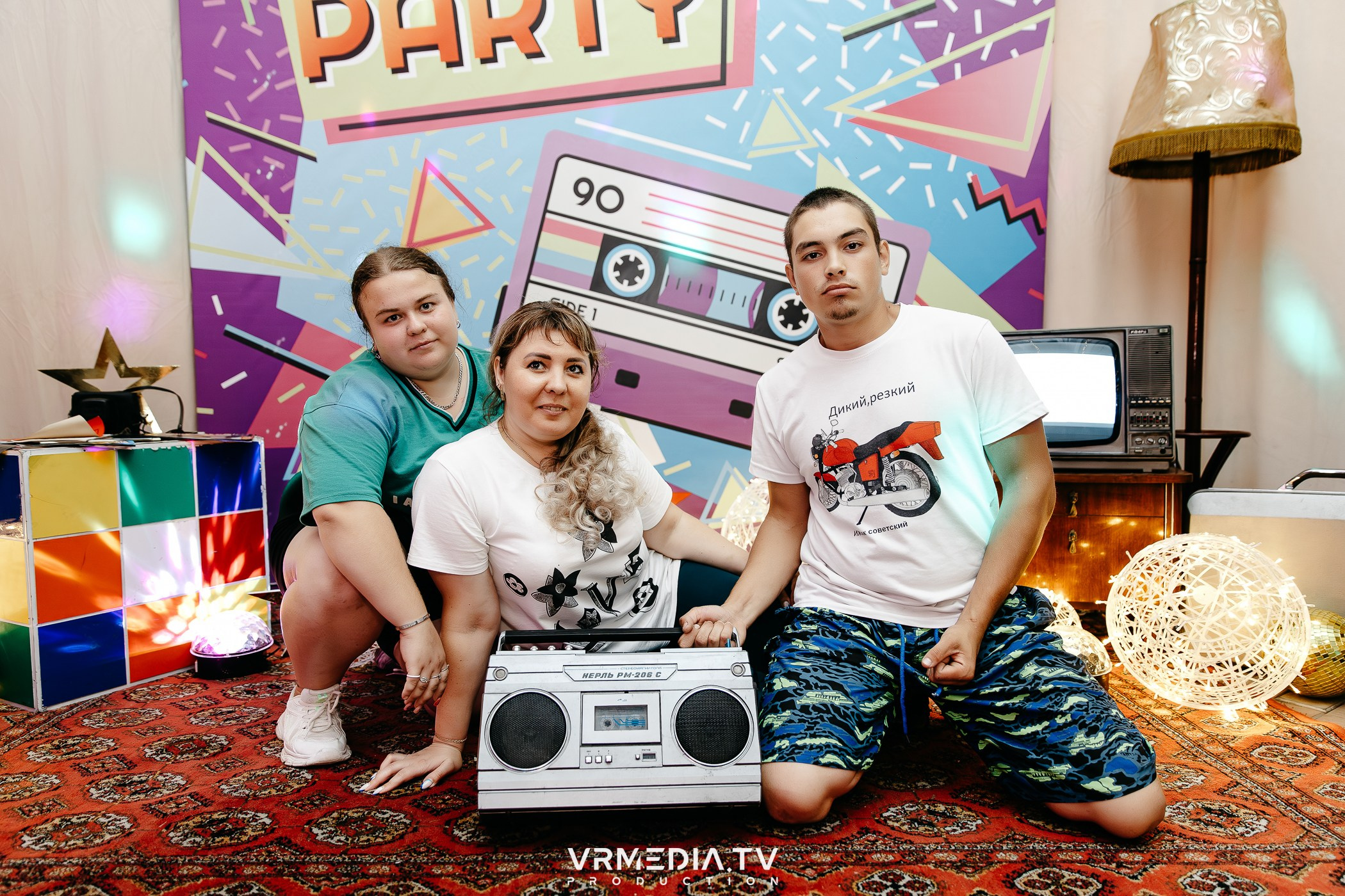 «Назад в 90-е!» в ресторане «Империя»