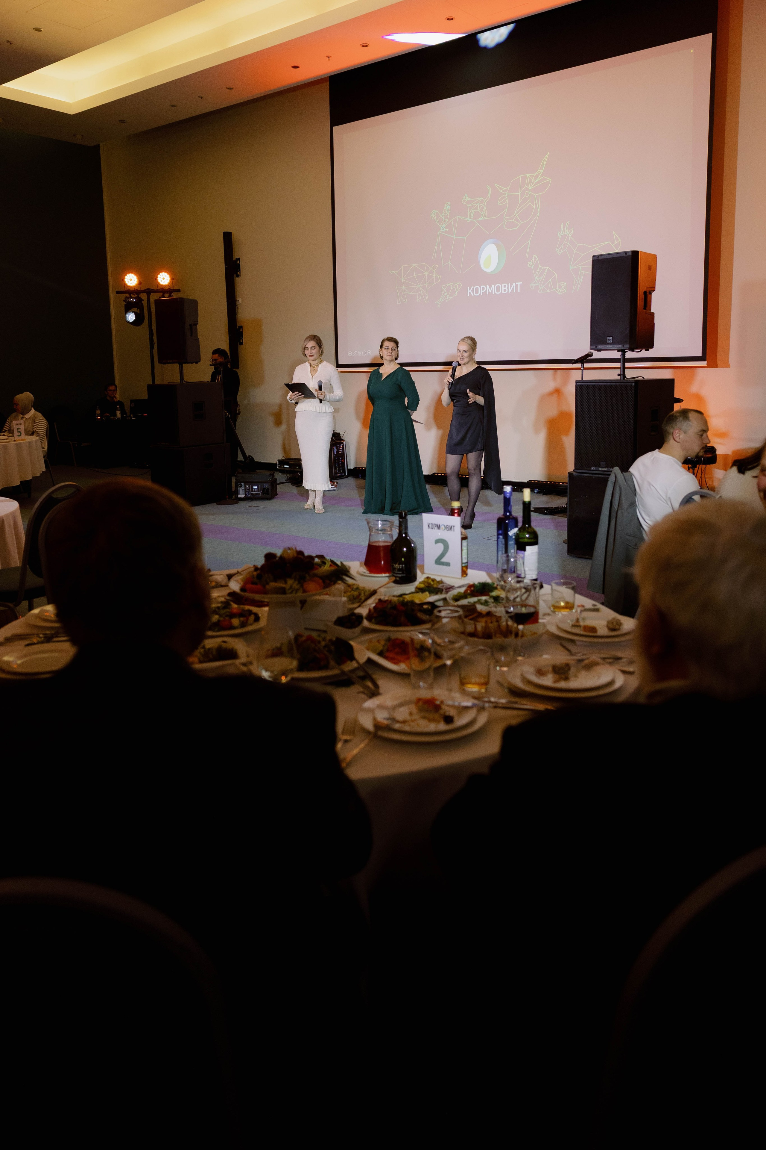 Конференция и ужи. Кормовит. Роза хутор. Фотограф Юсова Мария