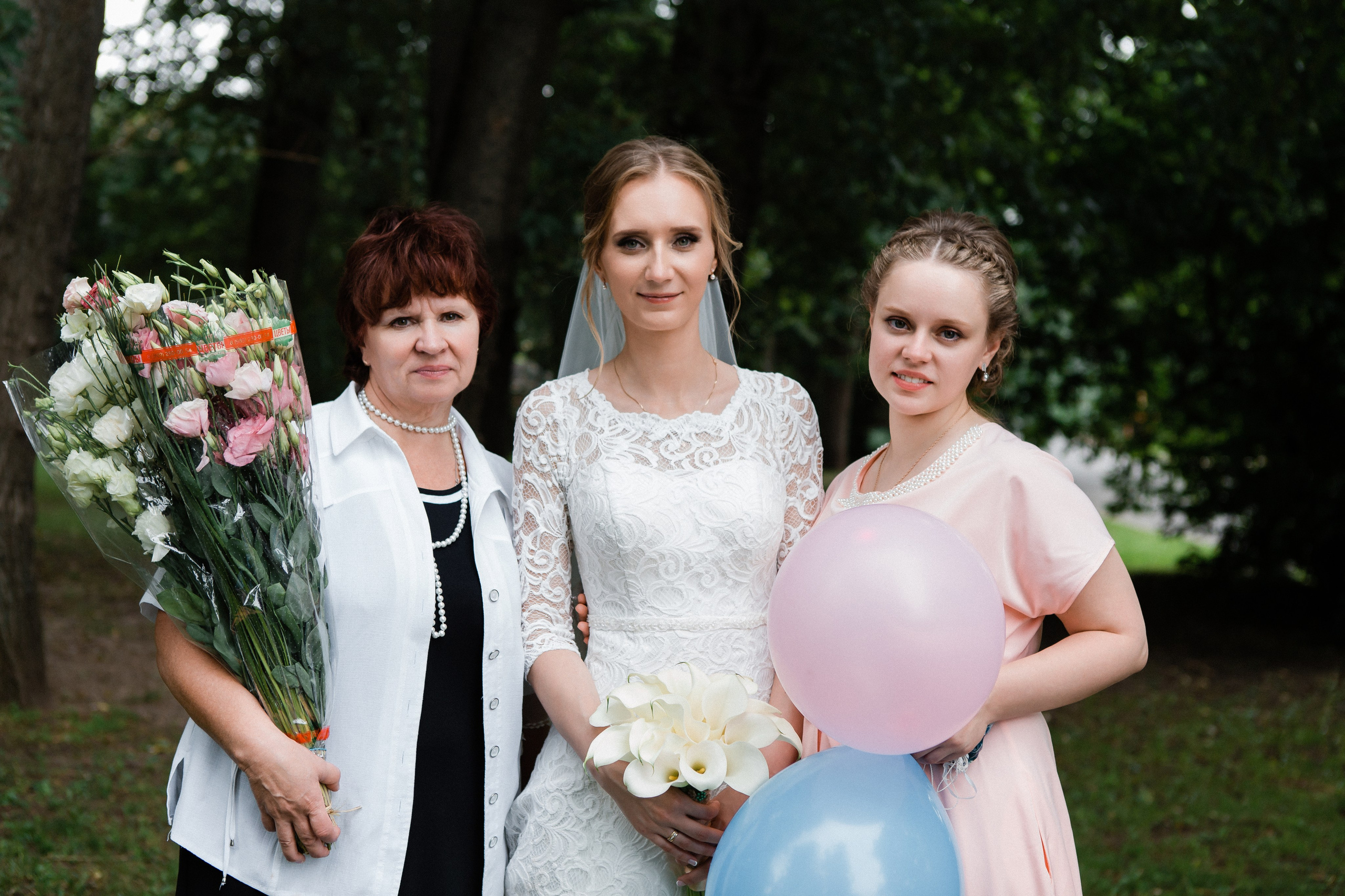 Свадебная фотосессия Сергея и Елены. Наш свадебный день. Видеосъемка и фотосъемка свадеб. Фотограф и оператор на свадьбу. Видеосъемка подкастов, собственная видео-фотостудии. Предметная фотосъемка