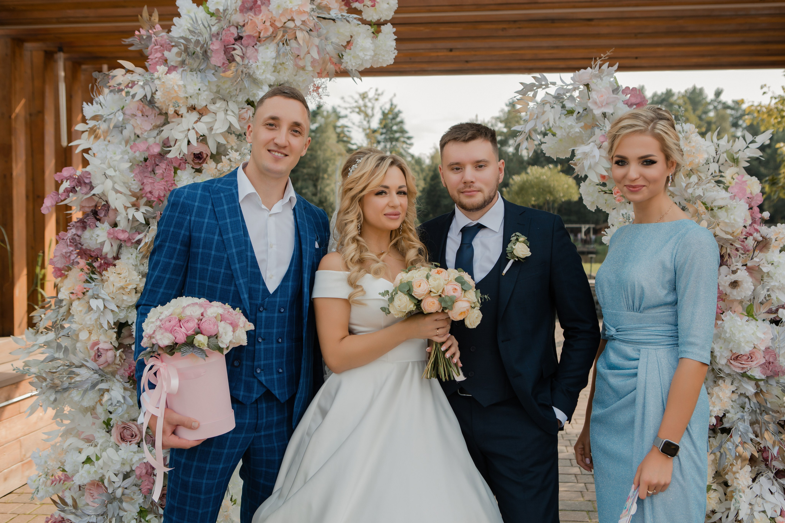 Юрий и Кристина. Видеосъемка и фотосъемка свадеб. Фотограф и оператор на свадьбу. Видеосъемка подкастов, собственная видео-фотостудии. Предметная фотосъемка