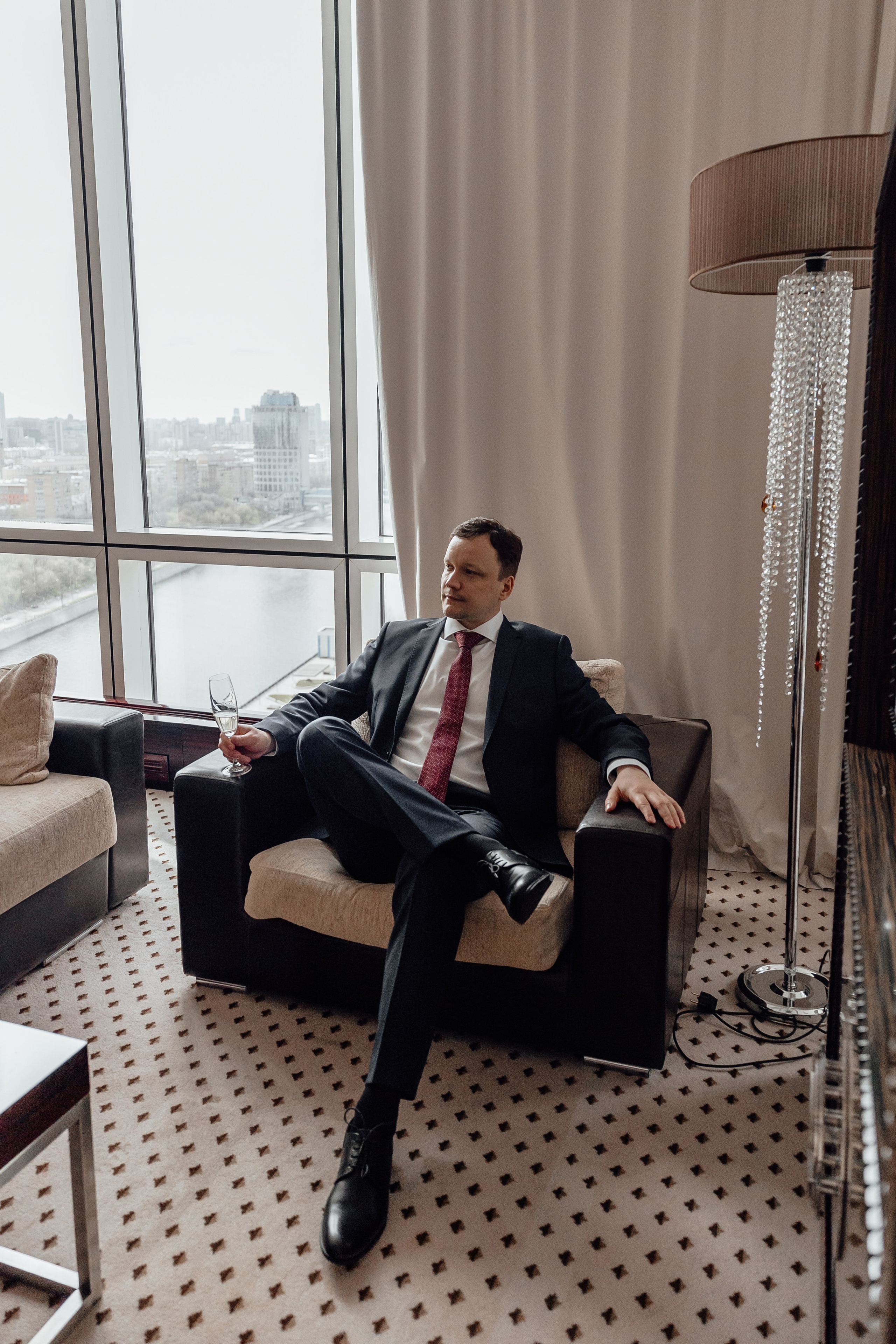 Свадебная фотосессия в Plaza Garden Moscow WTC, ресторане Birds. Свадебный фотограф в Москве Дарья Олендарёва